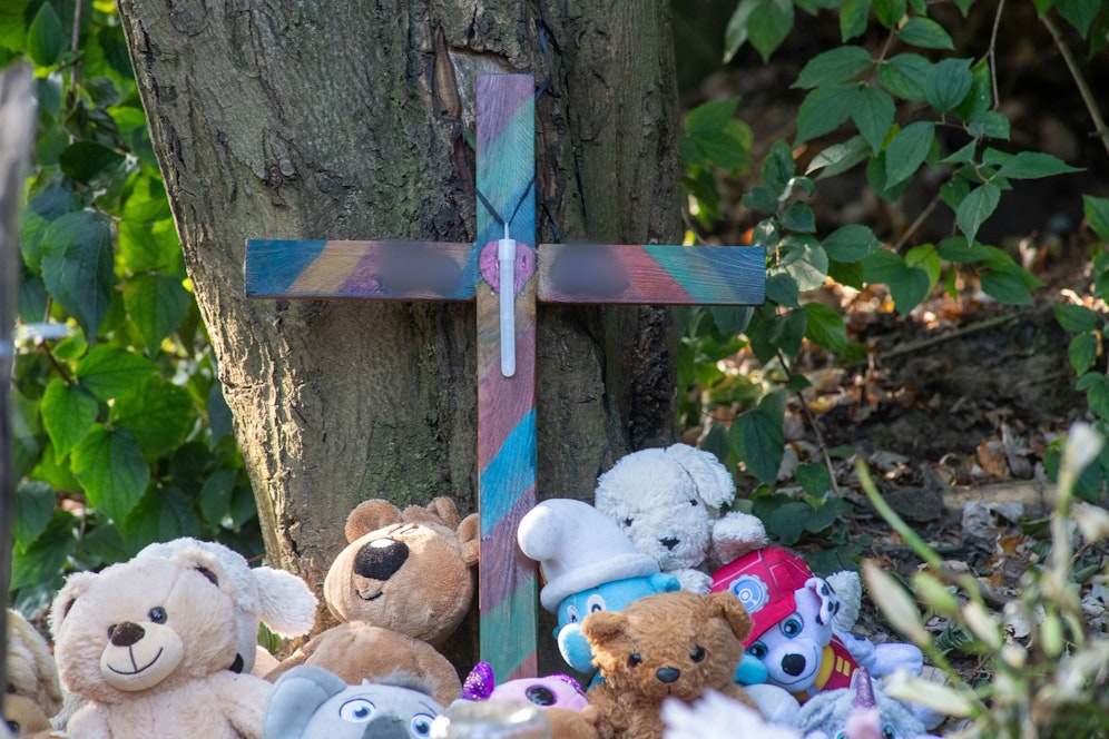 Der Tod des sechsjährigen Joel hat die Gemeinde Pragsdorf in den Ausnahmezustand versetzt. 