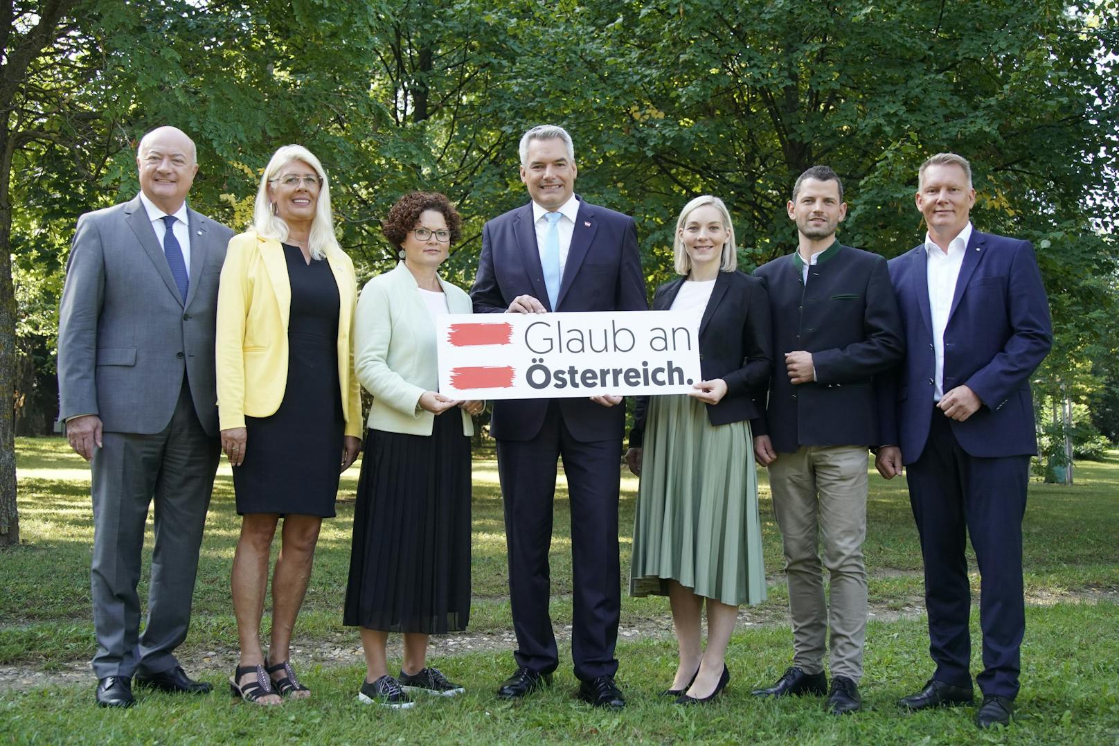 Mit dem Slogan "Glaub an Österreich" will die Partei in Zeiten mehrerer Krisen (Teuerung, Inflation etc.) positive Stimmung machen.