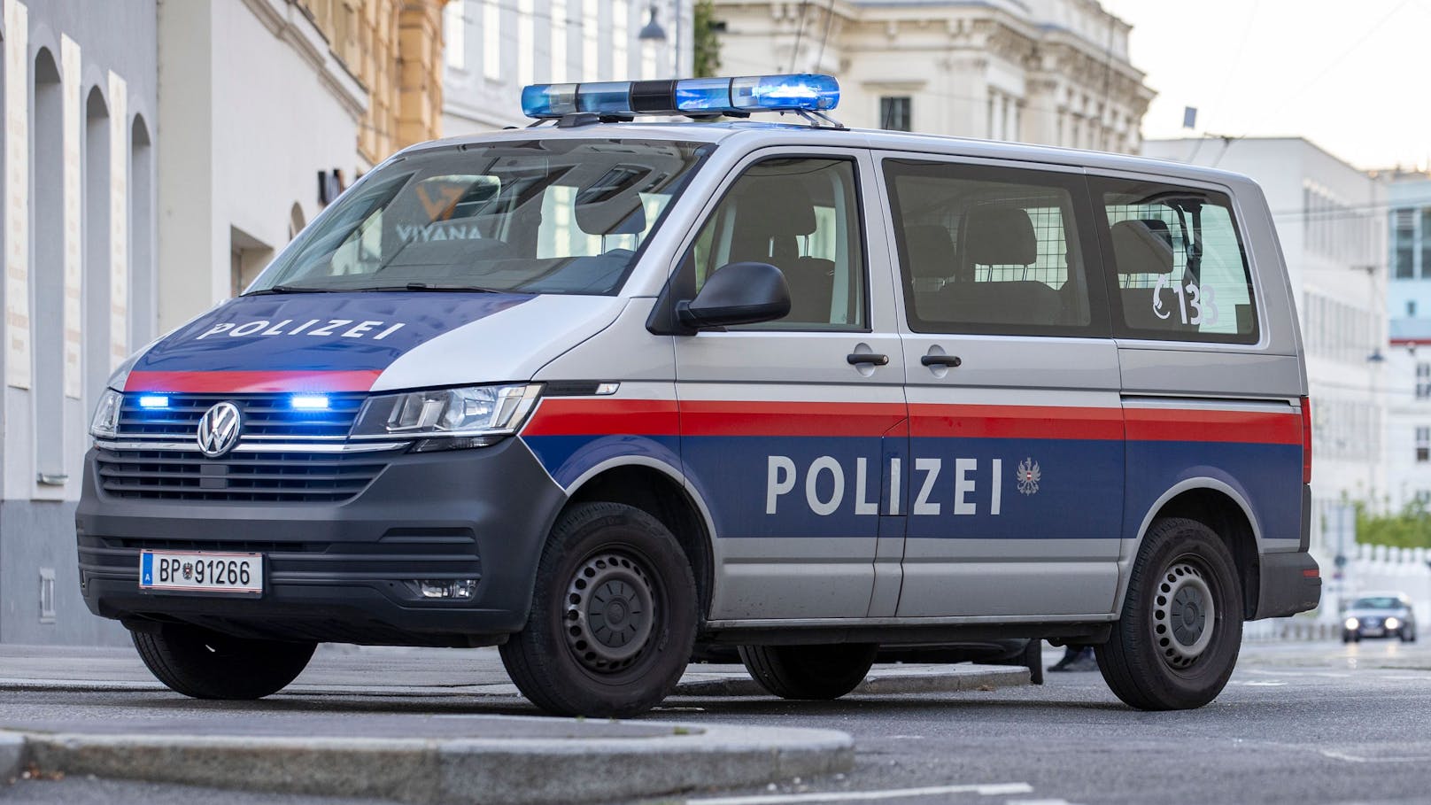 Mann (25) schlägt Polizist in Wien mehrmals ins Gesicht