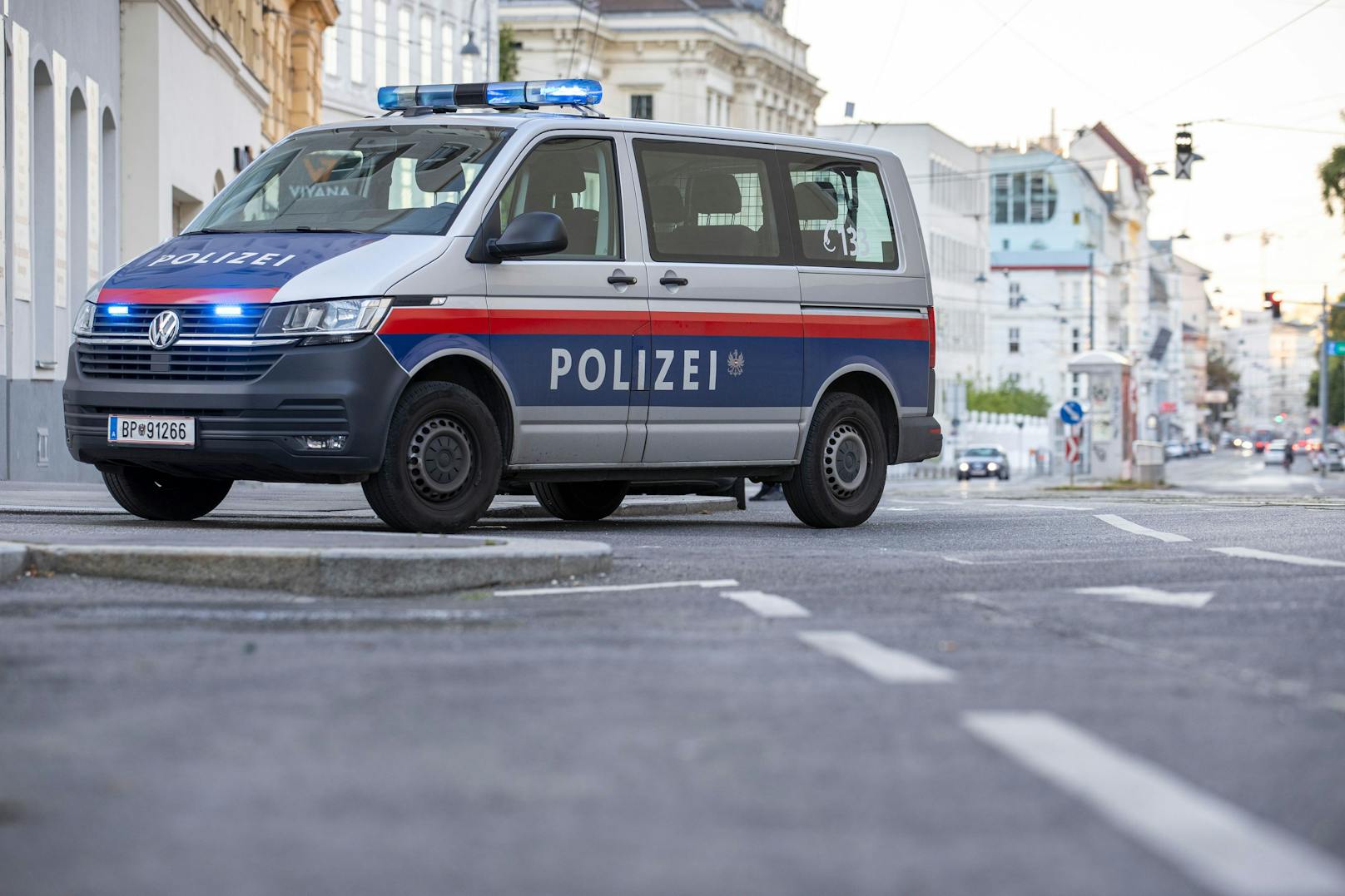Polizei durchsucht Wiener Wohnungen, landet Volltreffer