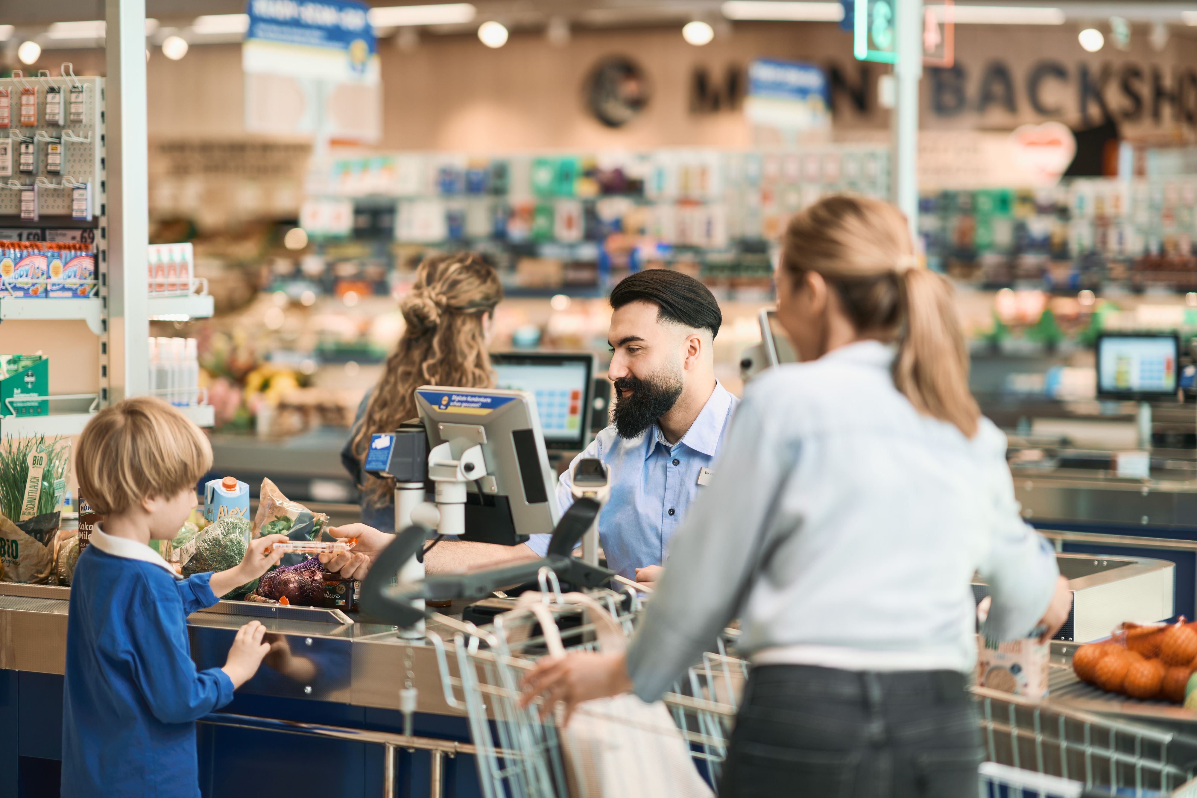 Lidl setzt nun auf sechs feste Themenwelten, die in jeder Filiale einen klar definierten Platz bekommen.