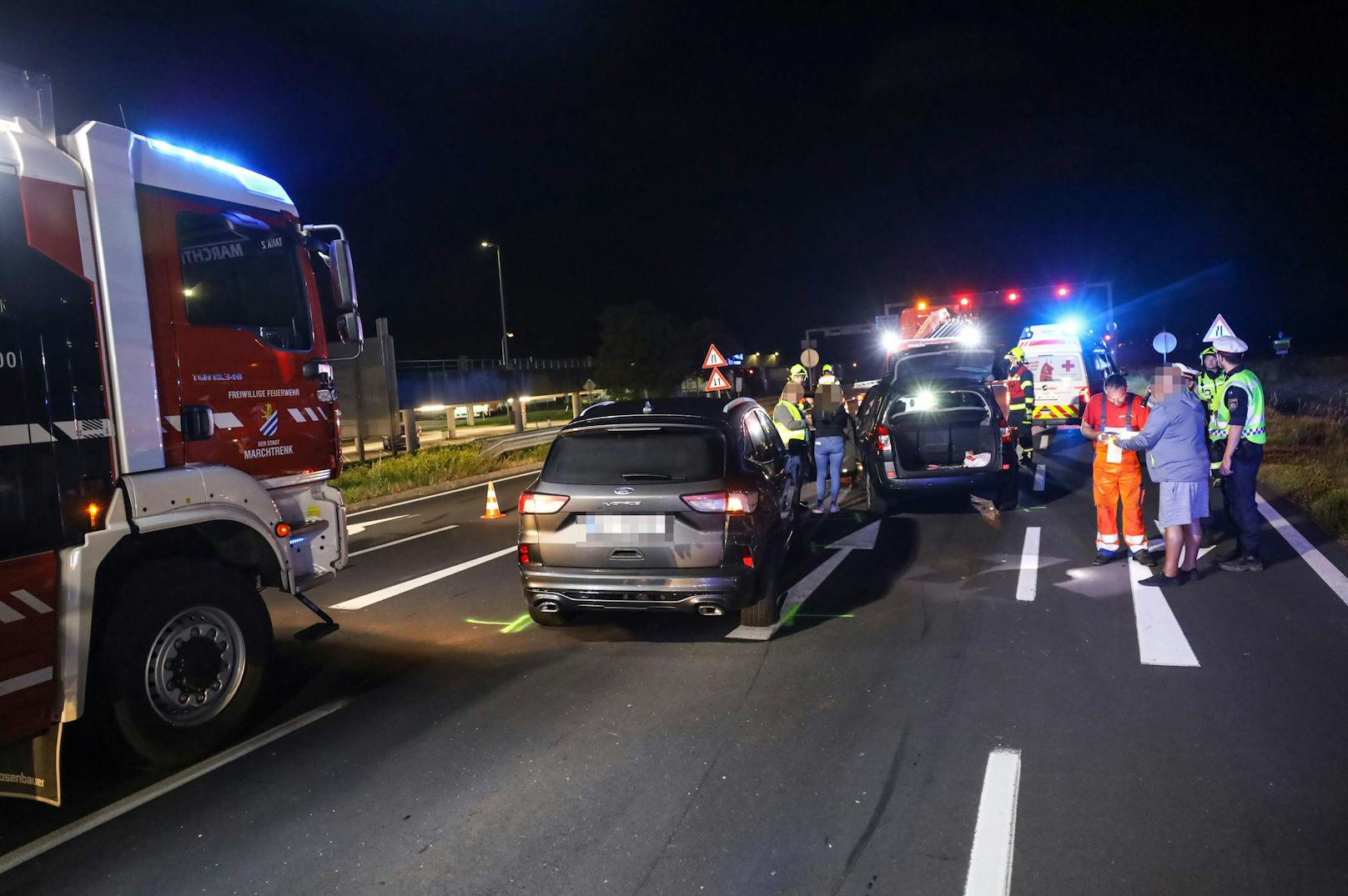 In Marchtrenk (Bezirk Wels-Land) hat sich am späten Dienstagabend ein Verkehrsunfall zwischen zwei Fahrzeugen ereignet.