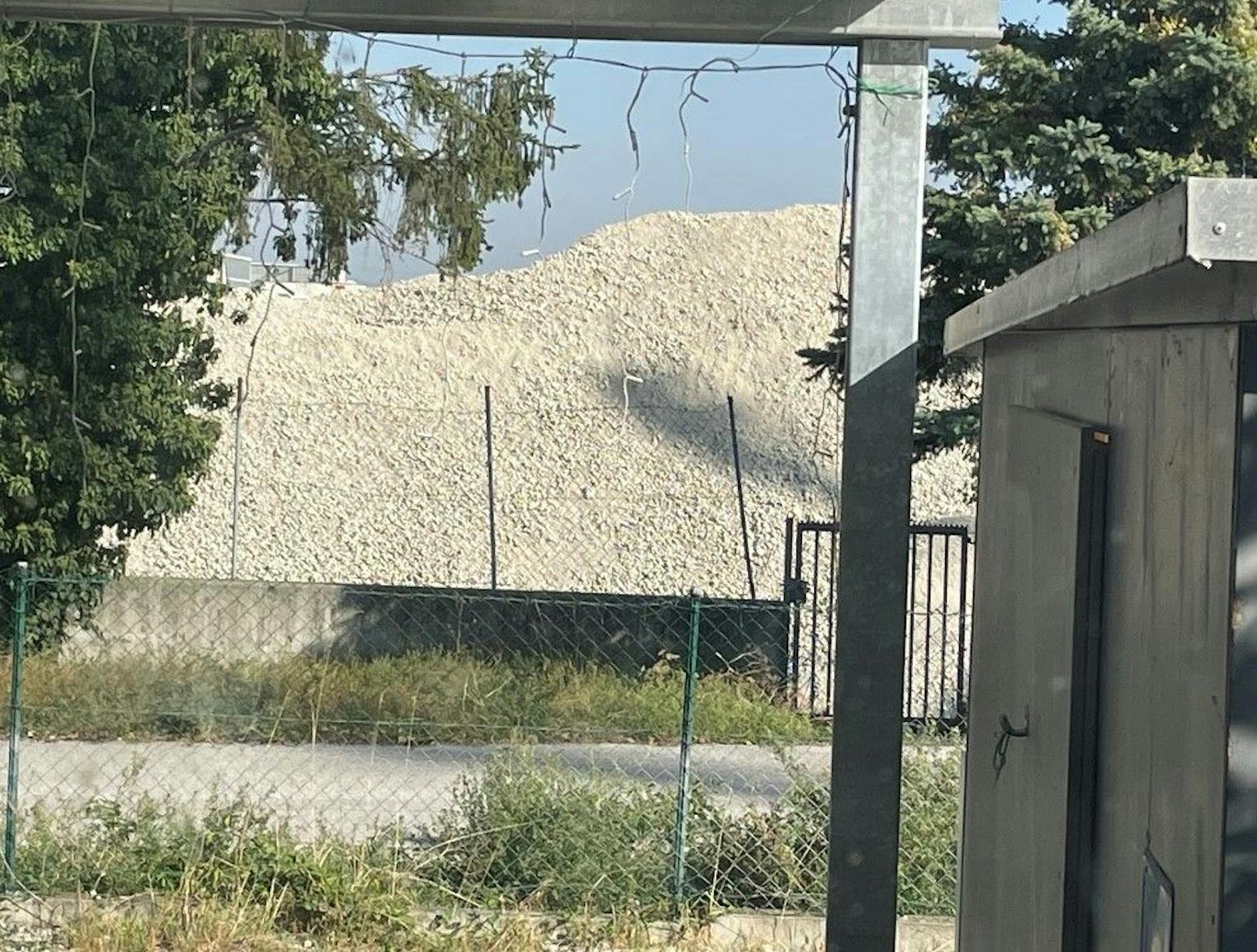 Seit Monaten türmen sich die Schuttberge auf der Großbaustelle der ehemaligen Alvorada-Gründen.