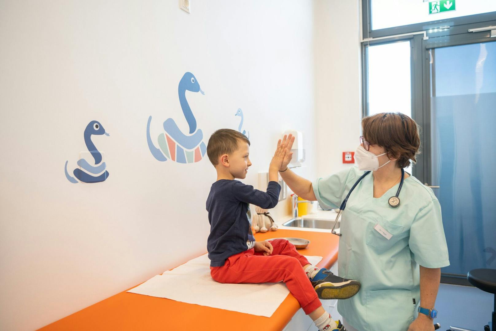 Die Fachärztinnen Regina Rath-Wacenovsky (Bild) sowie Saskia Wolf-Abdolvahab und ihr multidisziplinäres Team bilden eines der ersten Kindermedizinischen Zentren Wiens.