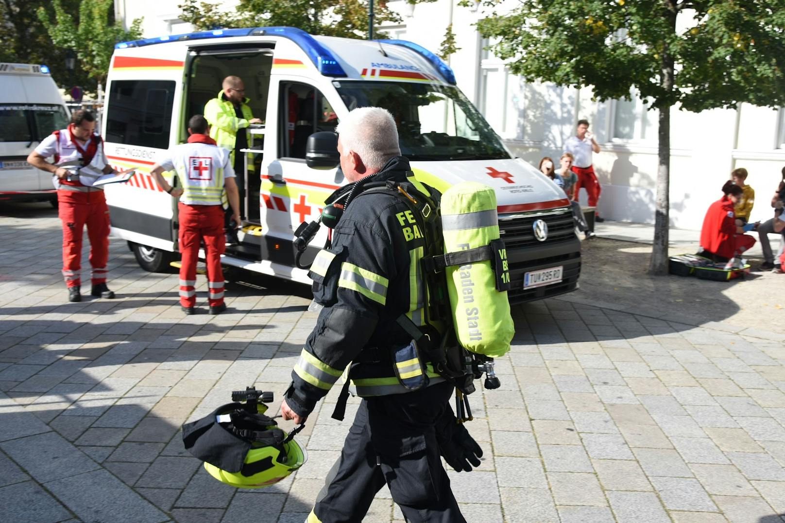 Reizgas-Alarm in Gymnasium: Einsatzkräfte vor Ort