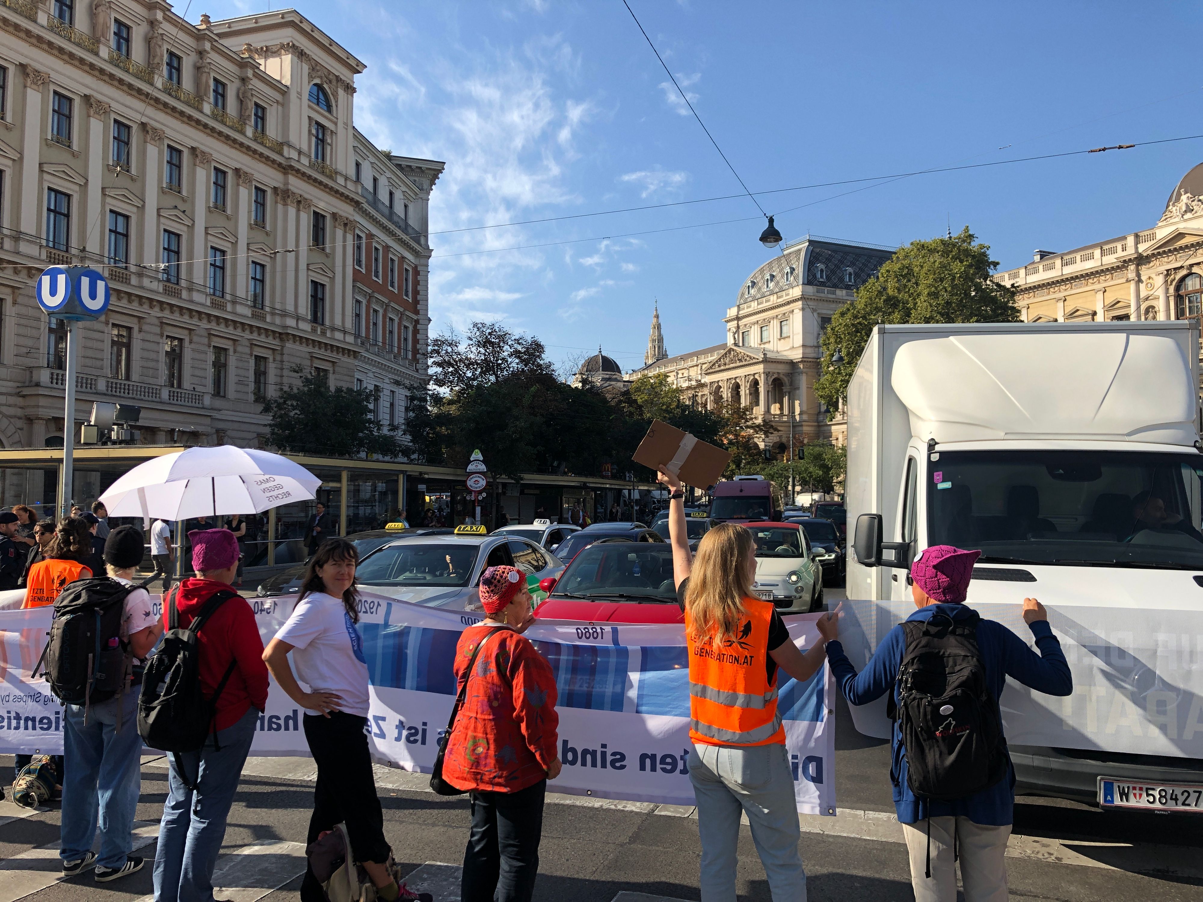 Ring, Urania, Naschmarkt – Klimakleber legen Wien lahm