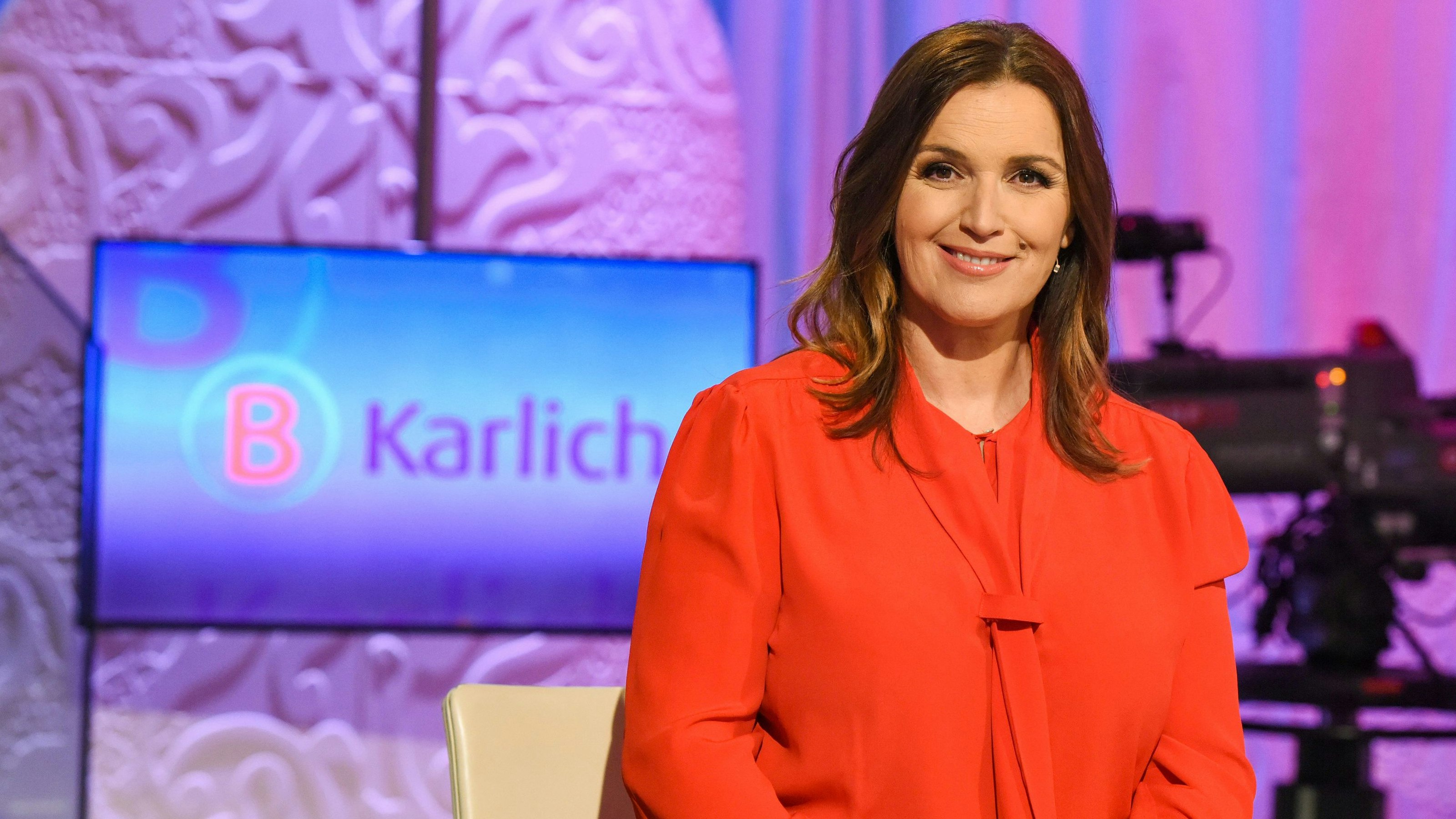 Download von www.picturedesk.com am 27.09.2023 (12:09).  "Die Barbara Karlich Show", "Musik ist mein Leben!."   Im Bild:  Barbara Karlich. SENDUNG: ORF2 - MI - 24.11.2021 - 16:00 UHR. Foto: ORF/Hubert Mican. - 20211022_PD17211 - Rechteinfo: Rights Managed (RM)