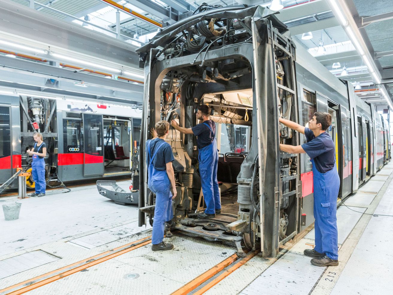 Egal ob in der Werkstätte oder als Fahrer: Die Wiener Linien suchen weiter nach Mitarbeitern.