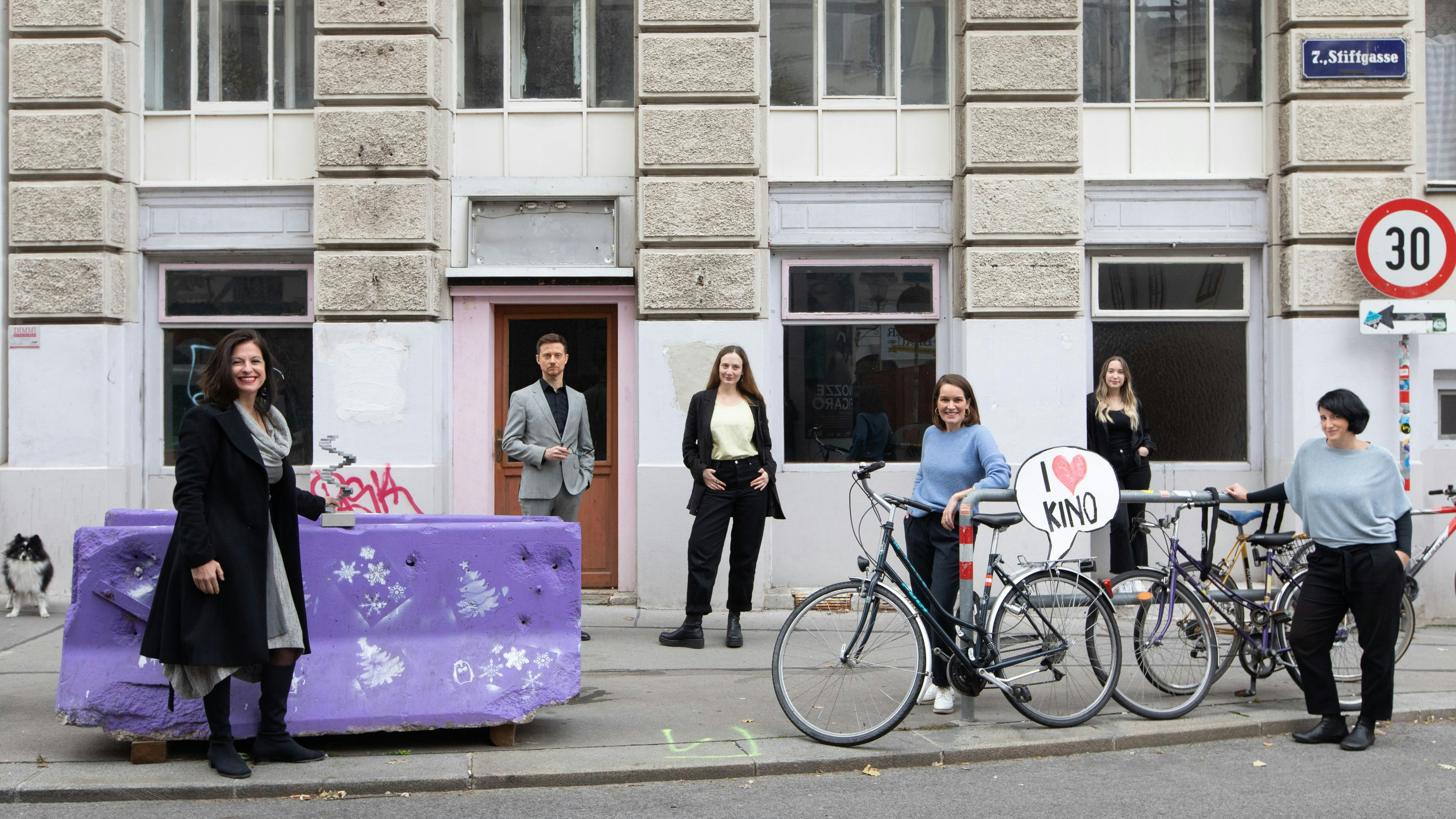 Katharina Albrecht, Oliver Stangl, Antonia Prochaska, Clara Thayer, Kathrin Puscasiu, Alexandra Valent,  nicht im Bild: Jonas Schwaiger