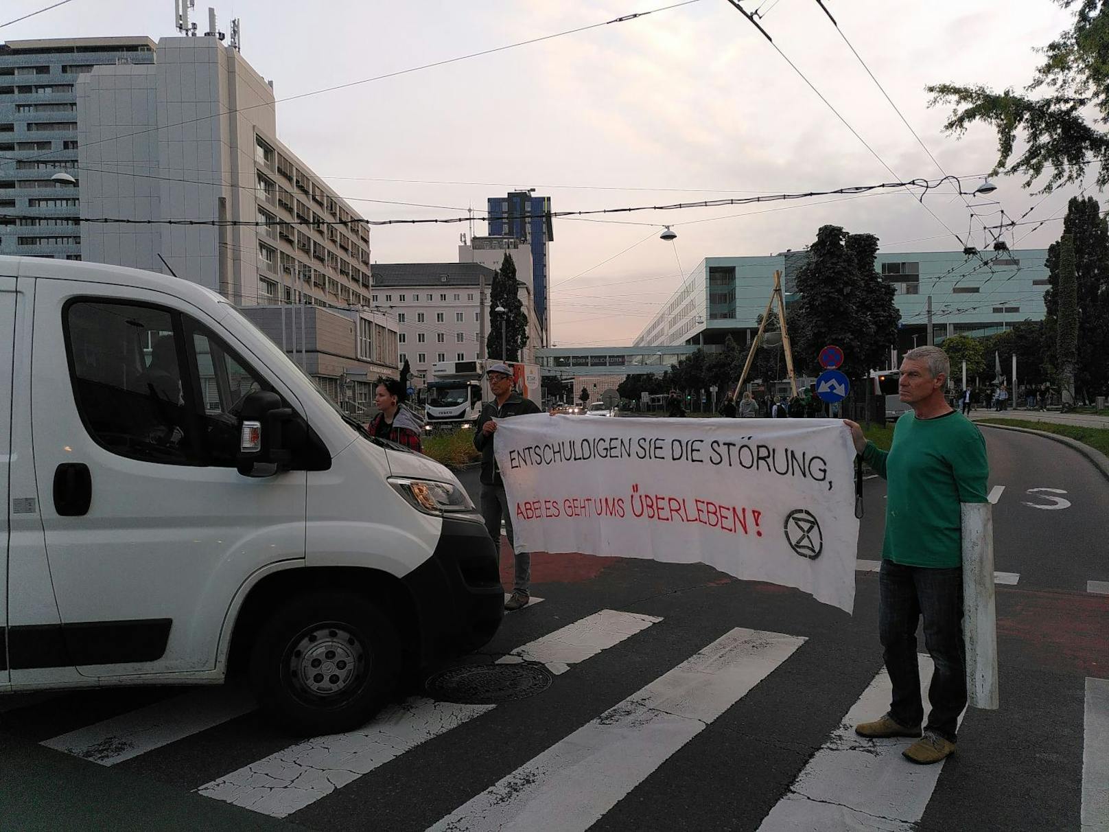 Klima-Aktivisten legen Linz lahm – es hagelt Anzeigen