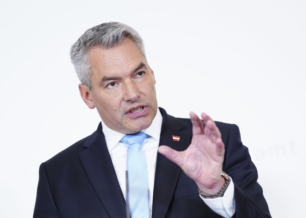 Trotz aktueller Situation in Israel hält der Kanzler an der geplanten Reise fest.