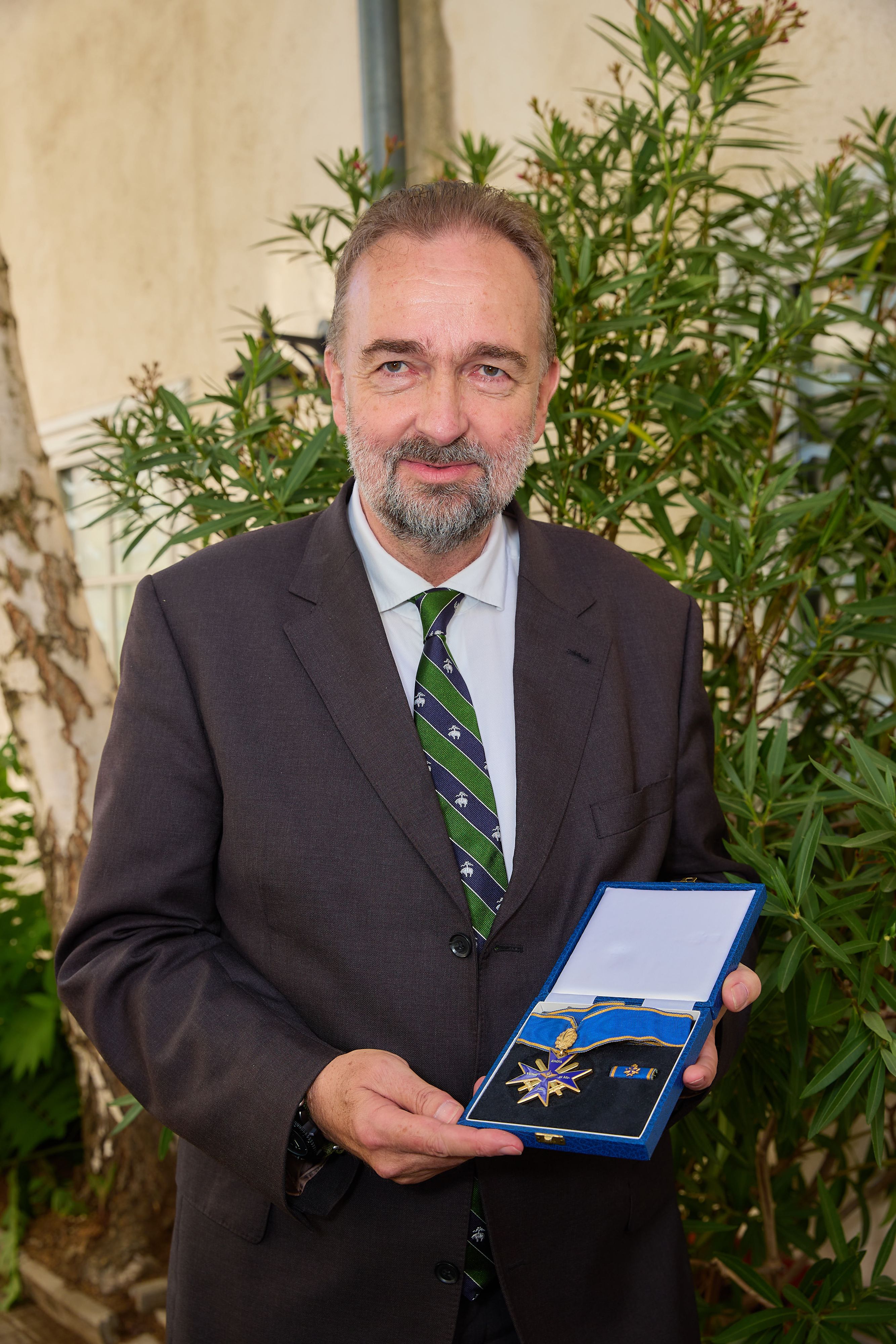 Karl Habsburg-Lothringen meldet sich mit ernsten Nachrichten.