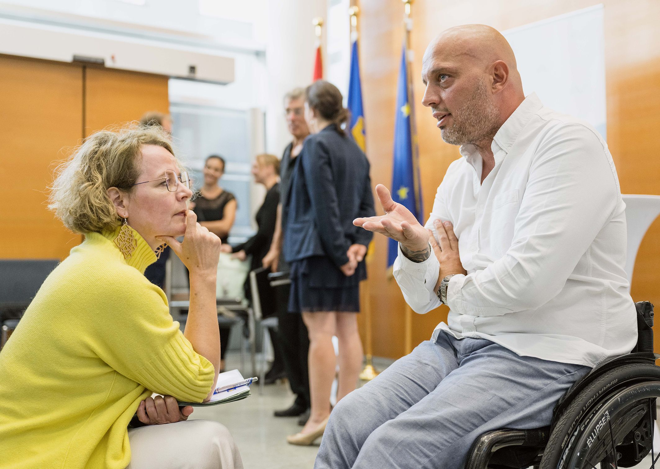Soziallandesrätin Christiane Teschl-Hofmeister zeigte sich von der Geschichte des Wachauers beeindruckt.
