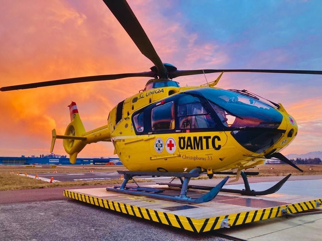 Der verunfallte Jugendliche wurde mit einem Rettungshubschrauber ins Krankenhaus geflogen. Symbolbild.