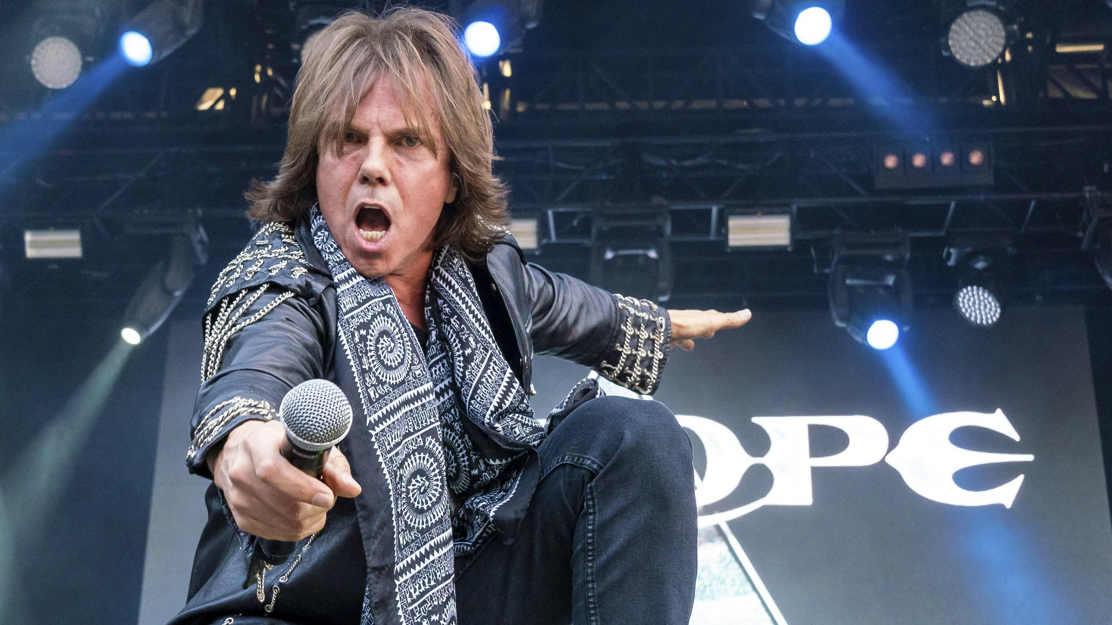 Download von www.picturedesk.com am 29.09.2023 (15:43).  ACT action_29988013 -- Joey Tempest von Europe live in der Zitadelle Spandau. Berlin, 02.07.2019 .*** Europe live in Berlin, Germany / 020719 *** - 20190702_PD15659 - Rechteinfo: Rights Managed (RM)