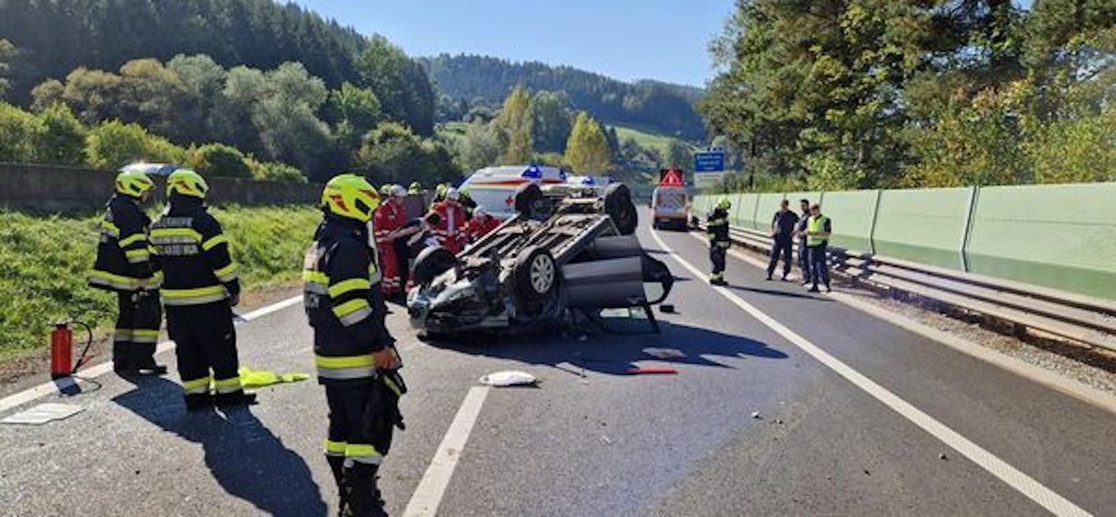Auto bei Crash überschlagen – Mann (78) schwer verletzt