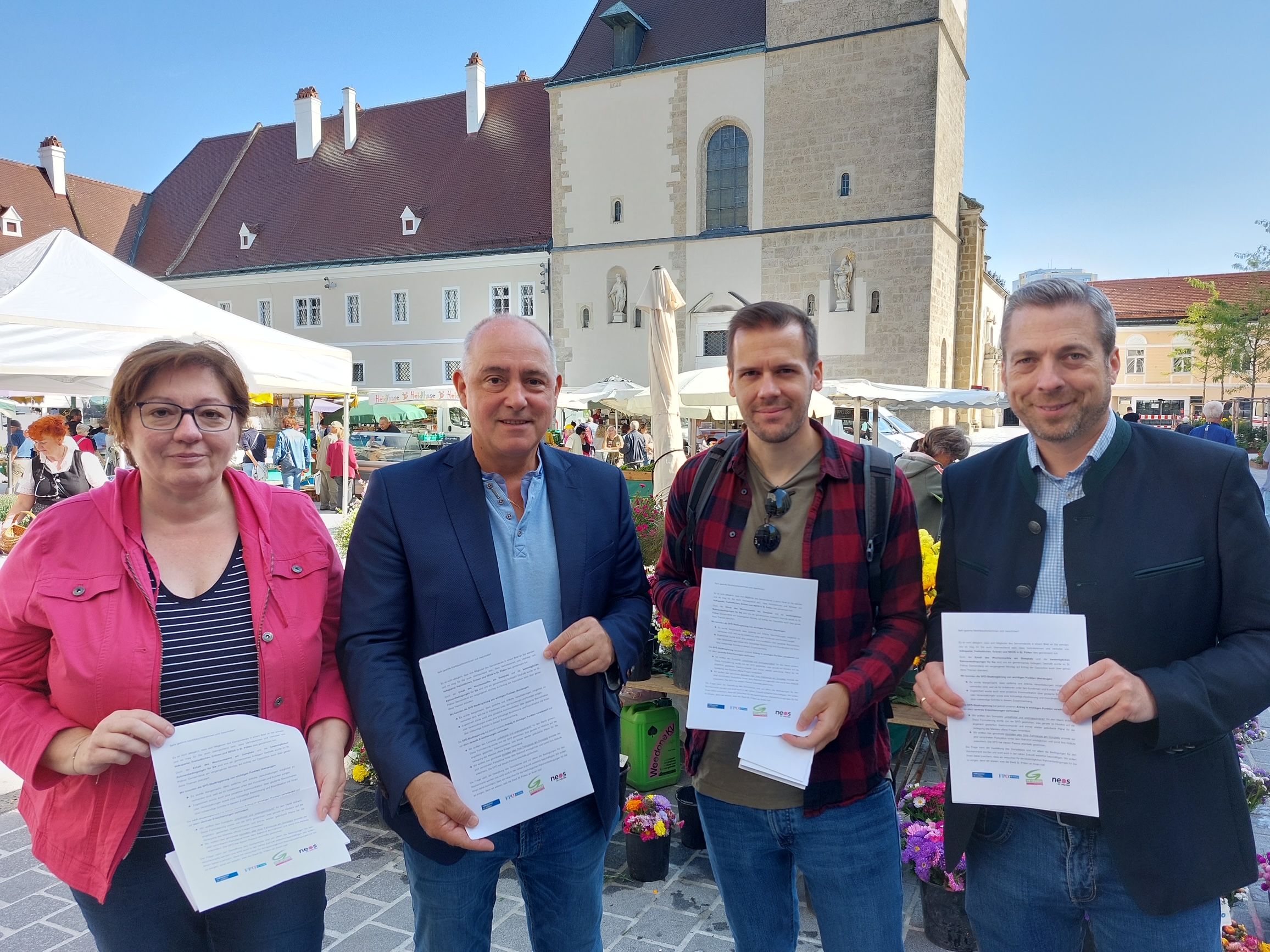 NEOS, Grüne, VPÖ und FPÖ wandten sich in einem offenen Brief an die Marktbetreiber.