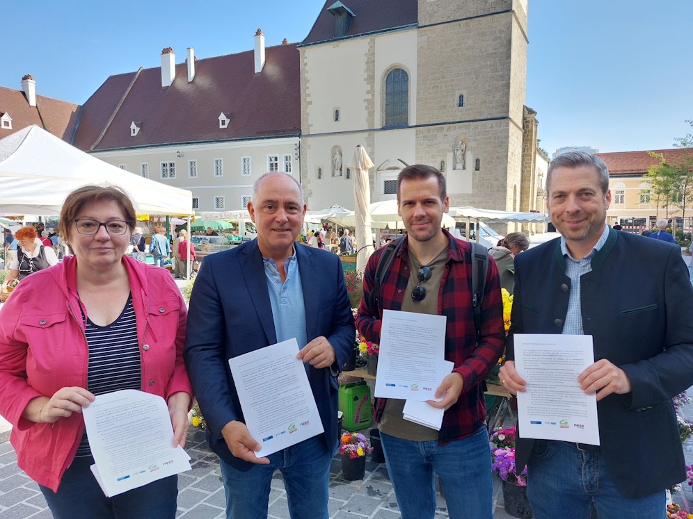 NEOS, Grüne, VPÖ und FPÖ wandten sich in einem offenen Brief an die Marktbetreiber.