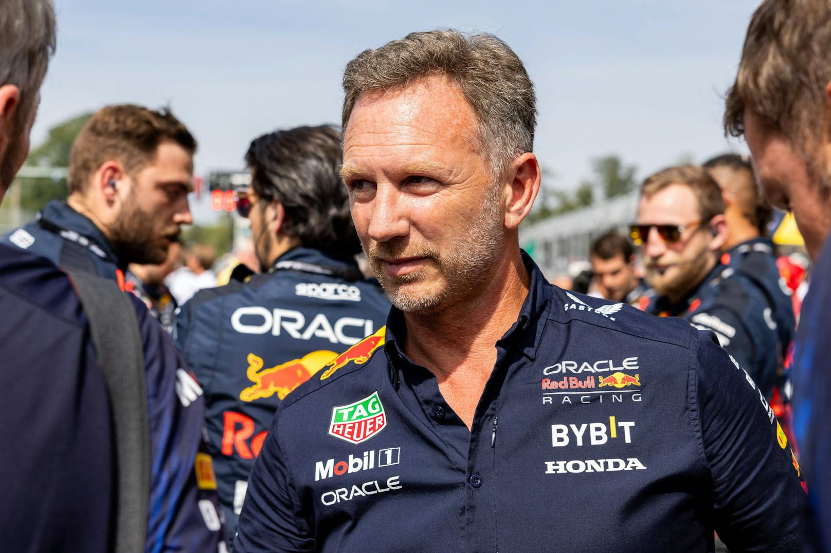 Red-Bull-Boss Christian Horner spricht über die Zukunft von Liam Lawson. 