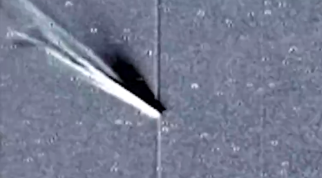 Nach seinem Vorbeiflug an der Sonne wurde der Komet Nishimura von einer Plasmawolke getroffen. Diese riss ihm seinen Schweif ab.