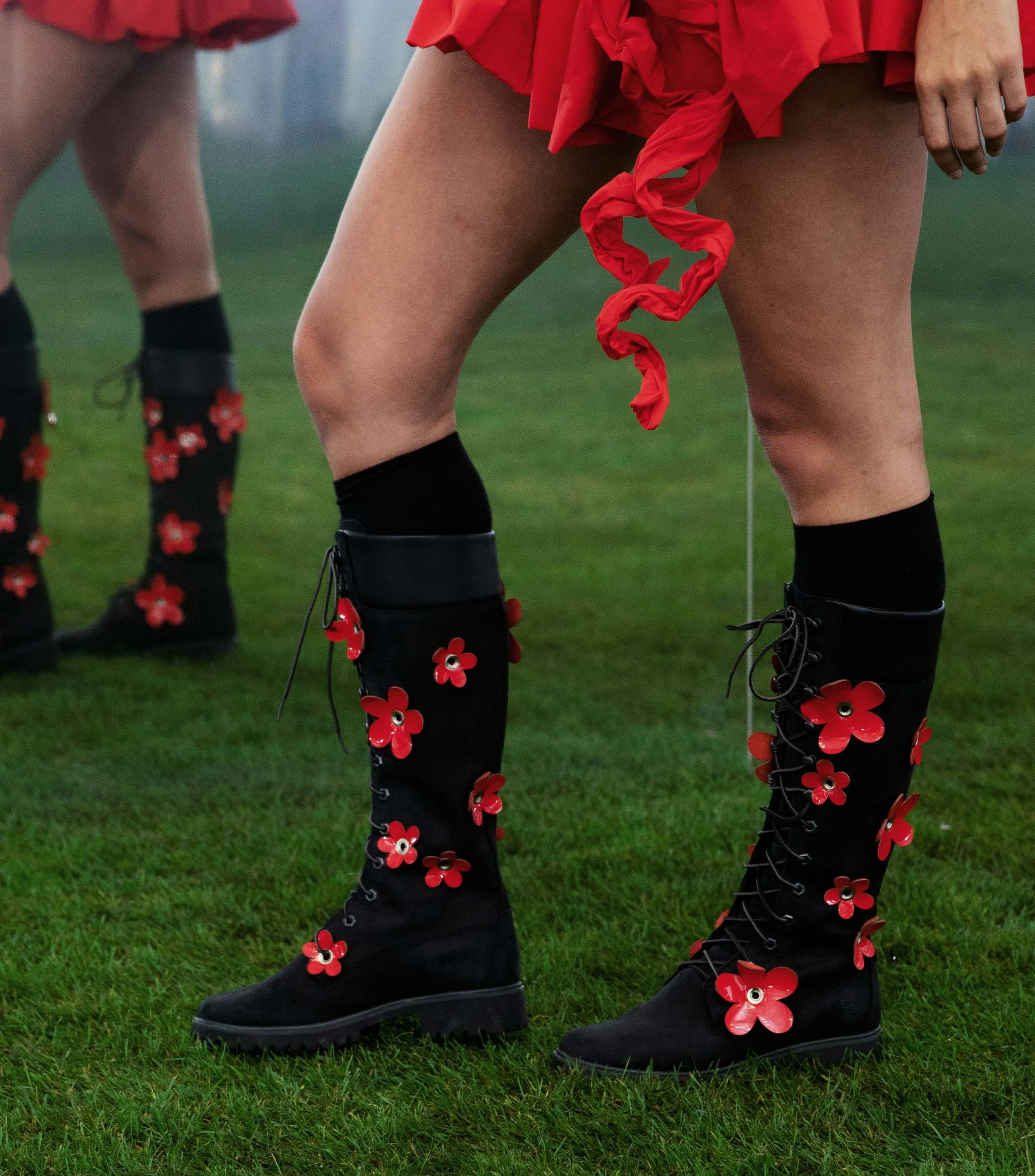 Ein Spaziergang im Garten: Die Timberland Boots von Florentina Leitner sind auf ihre Kollektion abgestimmt worden.