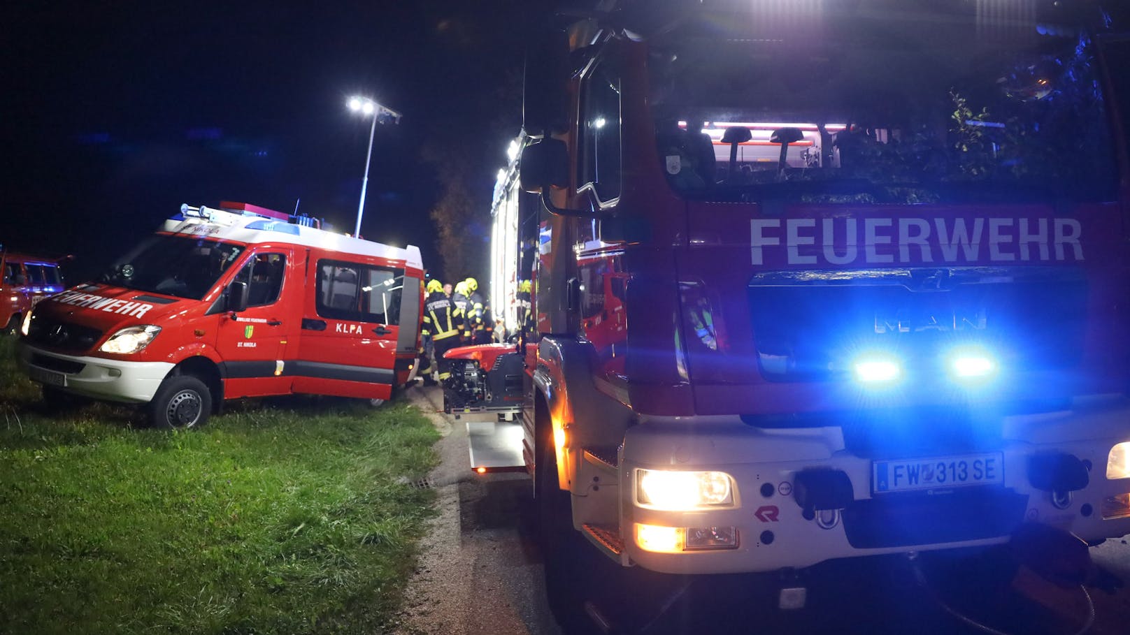 Mann sieht Flammen bei Nachbar und reagiert sofort