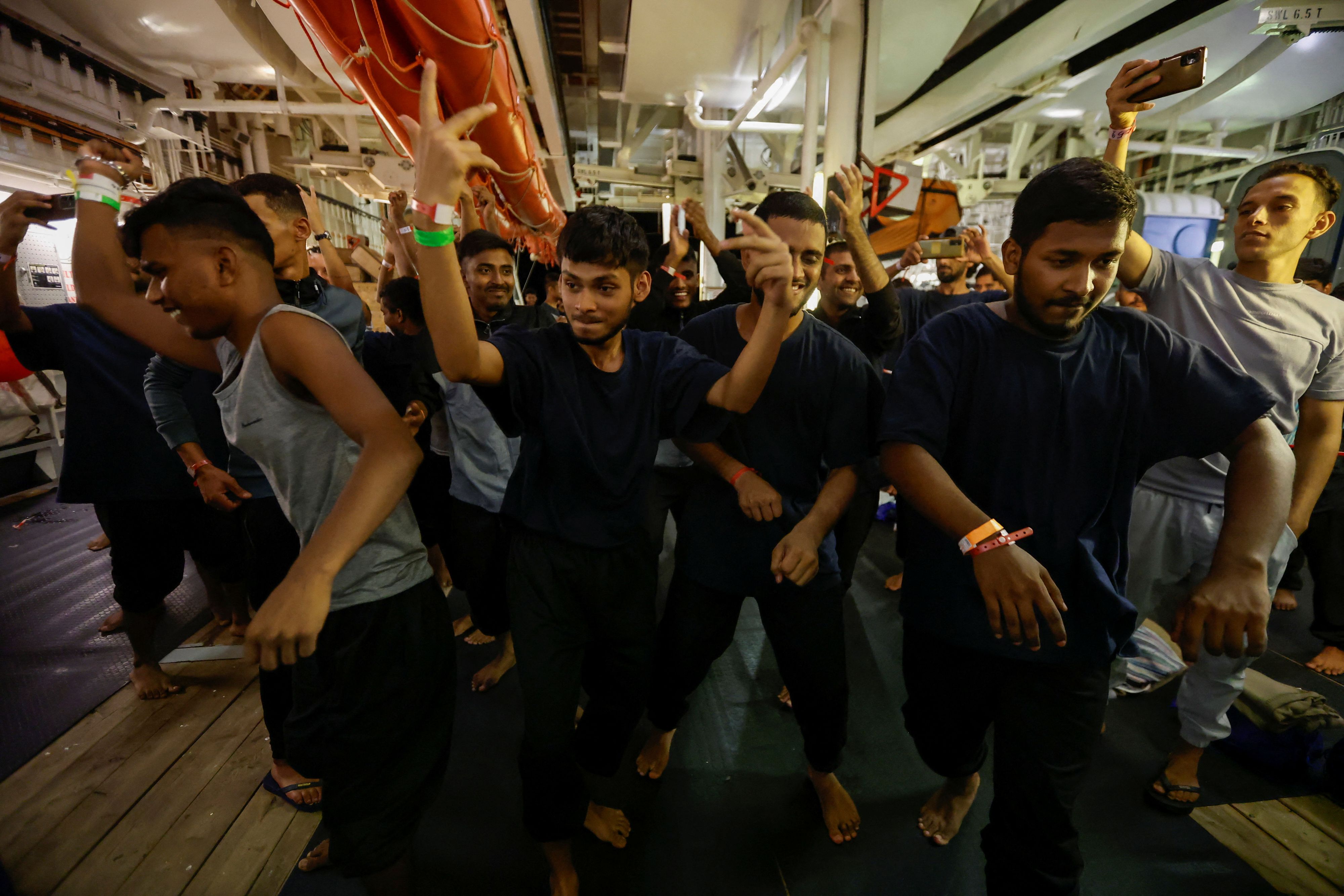 Das MSF-Schiff Geo Barents ist nach der Rettung von Migranten vor der libyschen Küste im zentralen Mittelmeer auf dem Weg nach Italien