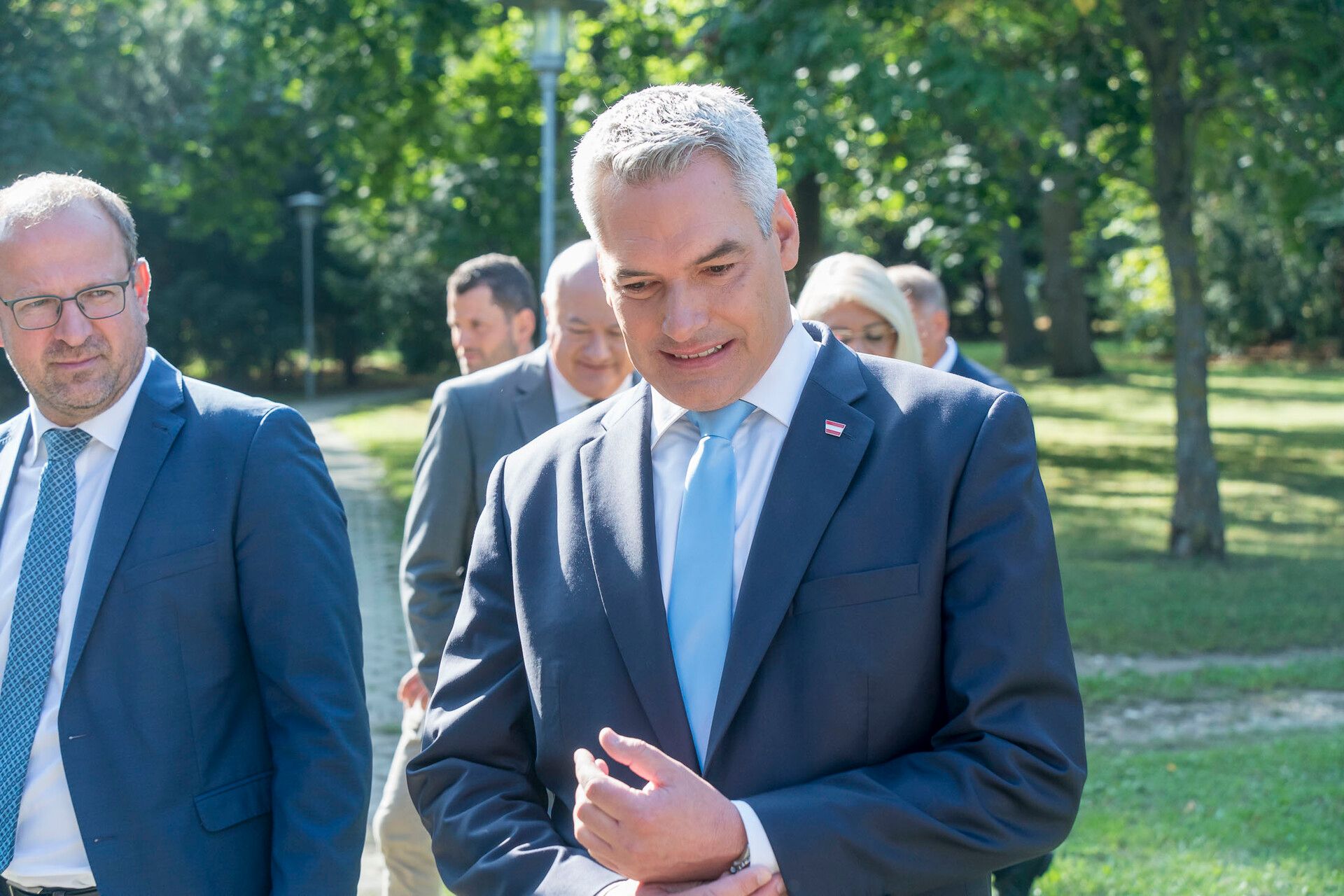 Mit seinem Burger-Video hat sich Kanzler Karl Nehammer UNmut von vielen Seiten zugezogen.