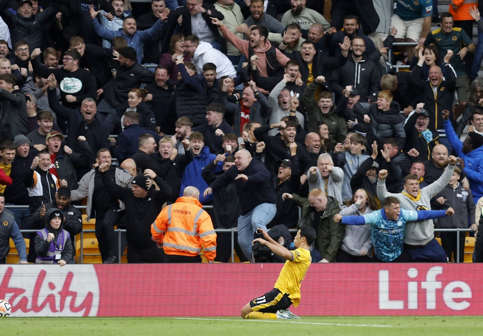Hee-Chan Hwang bejubelt seinen Treffer gegen Manchester City. 