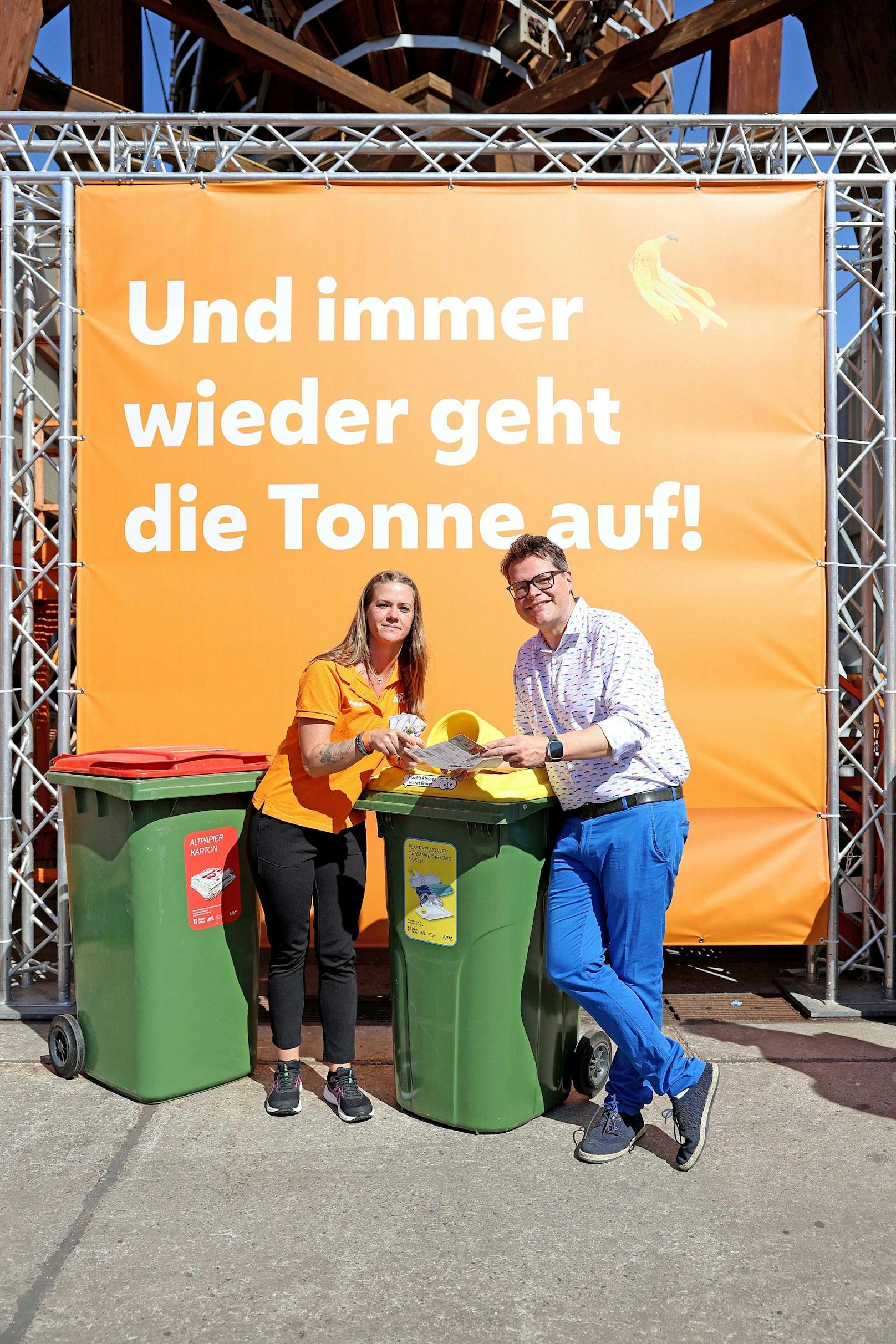 "Oide Schochtln ins Oidpapier" – Mülltrennen für Wiener