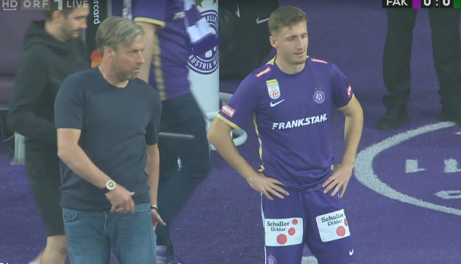 Austria-Coach Michael Wimmer zeigt die Verletzung an.&nbsp;