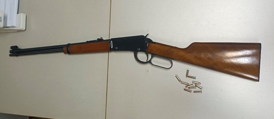 Die Beamten stellten die Schusswaffe sicher. 