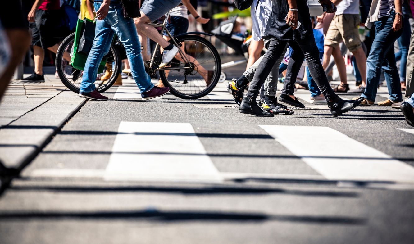 People on pedestrian crossings, on foot and by bicycle