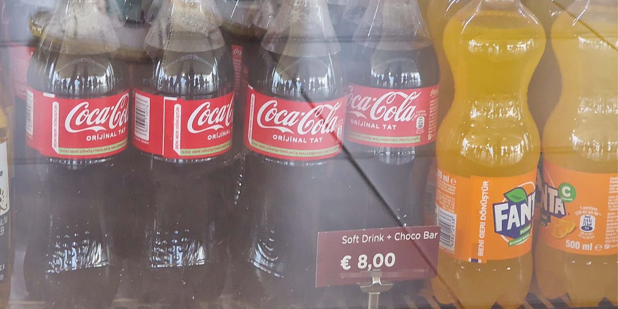 Für 8 Euro bekommt man in diesem Shop ein Soft-Getränk + einen Schoko-Riegel