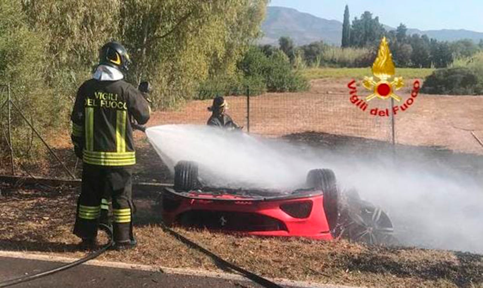 Ein Schweizer Urlauber-Ehepaar kam bei einem Crash mit einem gemieteten Ferrari im Süden Sardiniens ums Leben.
