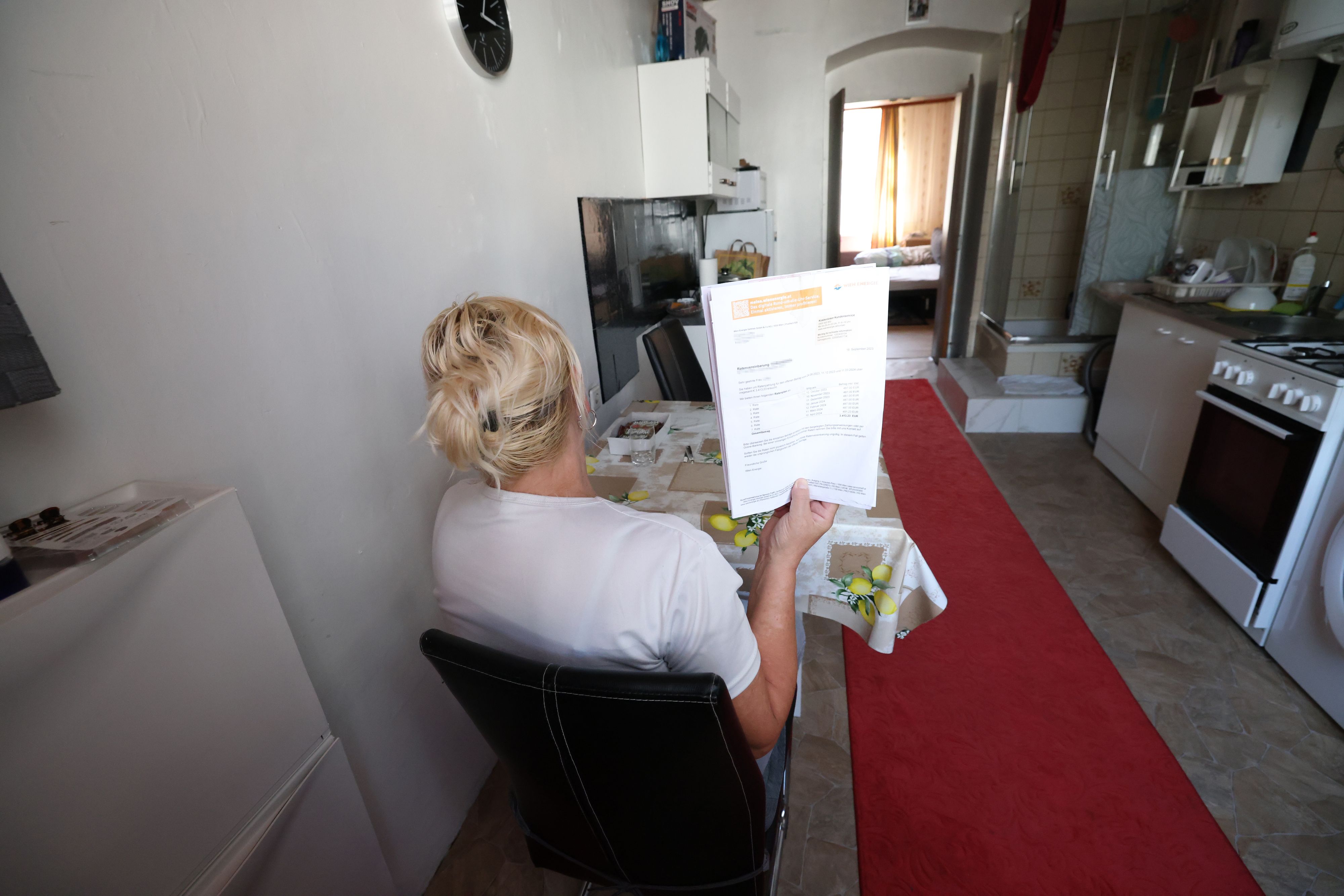 3.400 Euro sind für Julia (53) nicht bezahlbar. Die Wienerin steht vor einer Meniskus Operation, kommt nur schwer über die Runden.