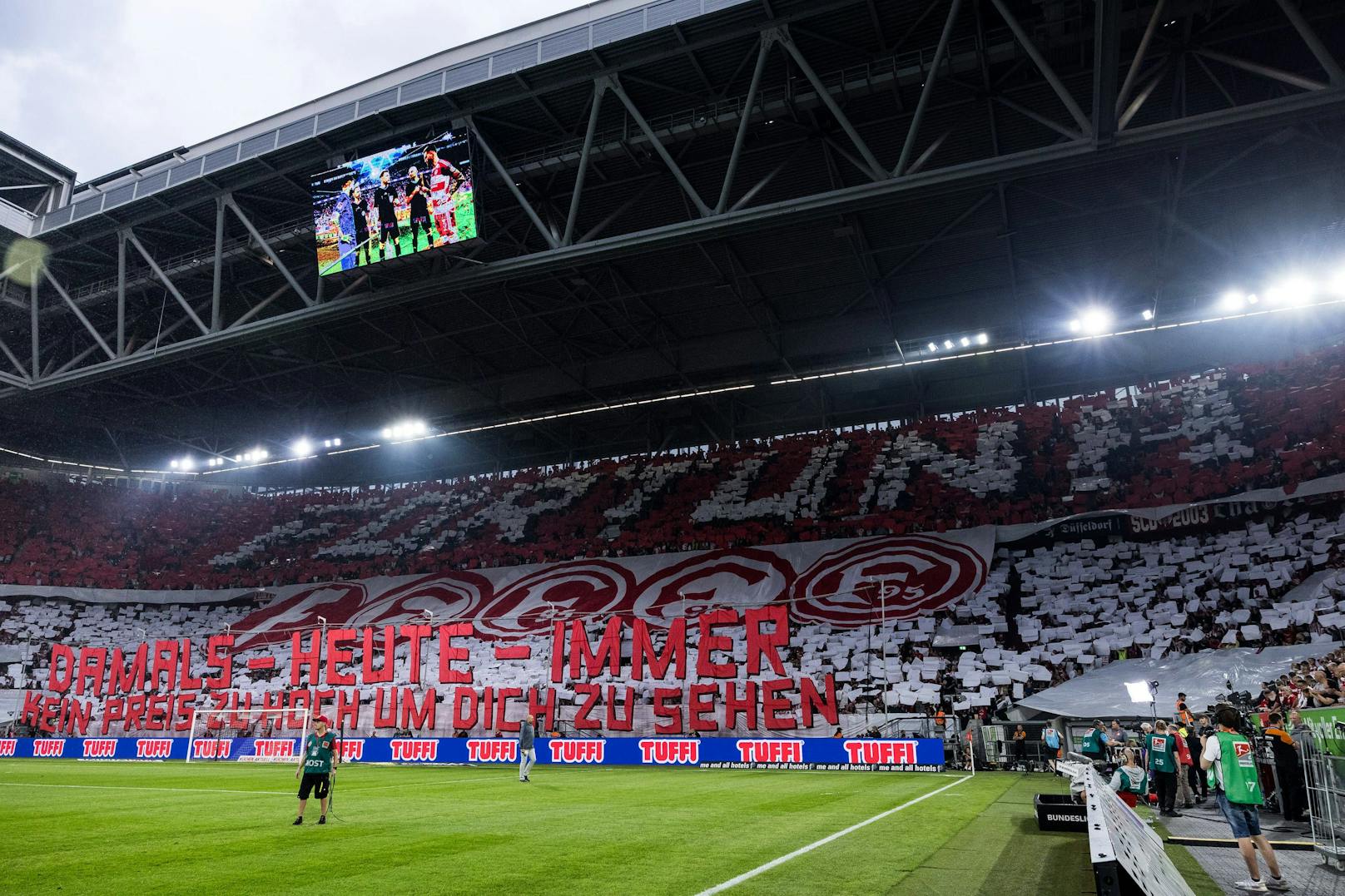 Merkur Spiel-Arena in Düsseldorf. Zuschauerkapazität: 54.000