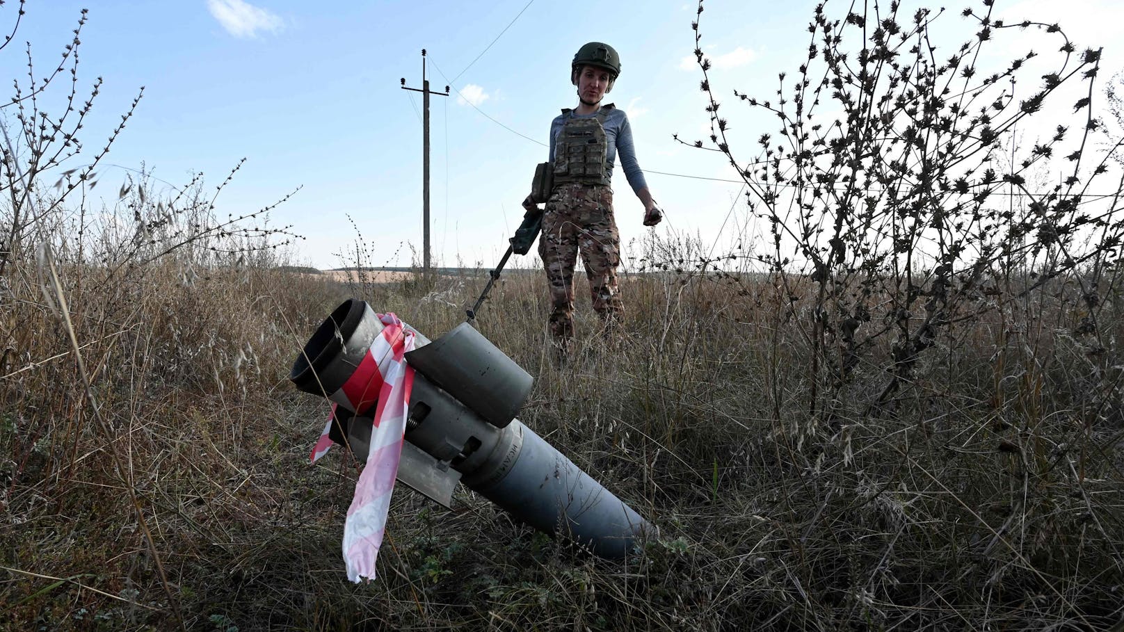 ... die Arbeit der Sprengstoff-Experten der Organisationen "Postup" und "Demining of Ukraine" in Aktion.