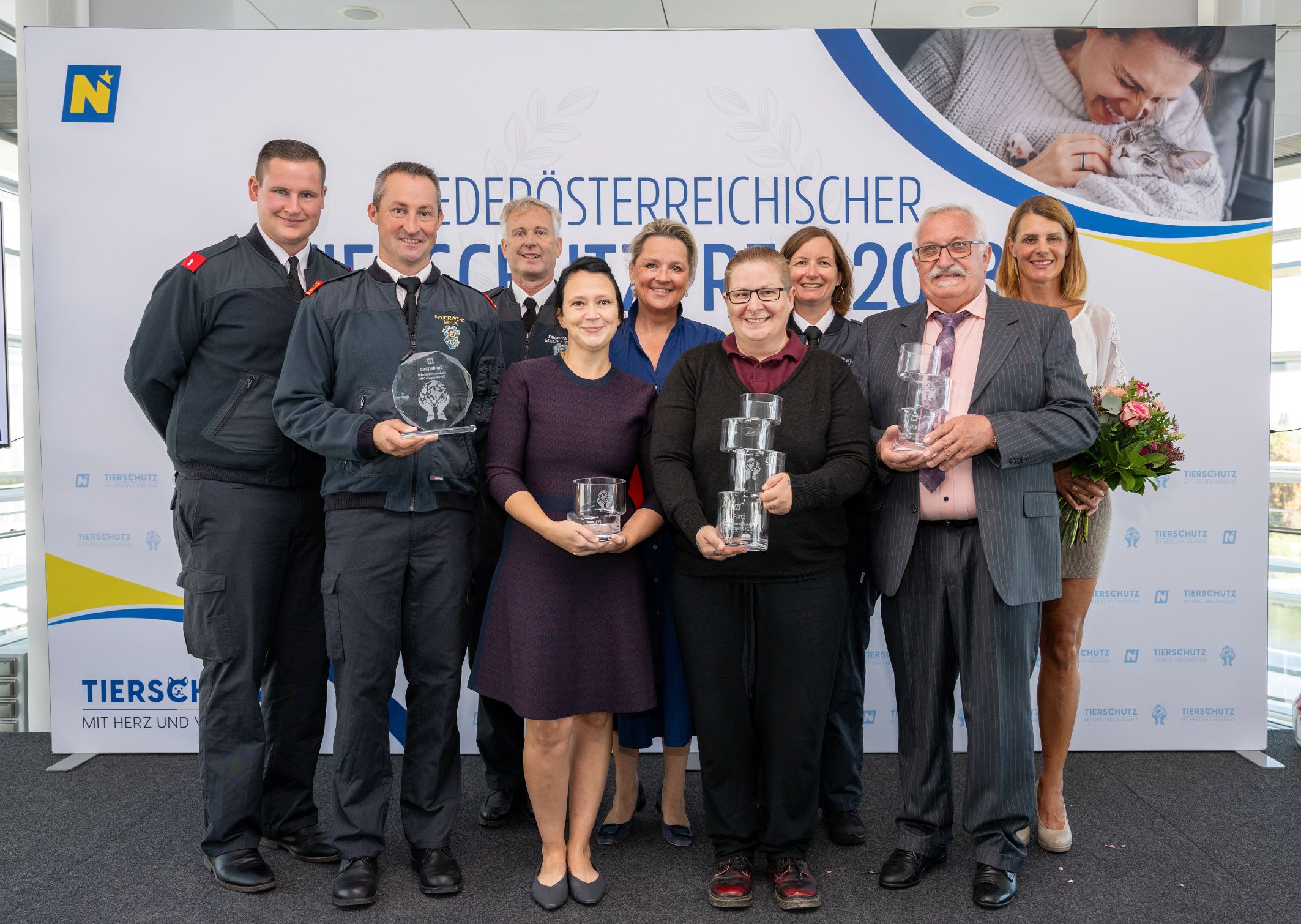 LR Susanne Rosenkranz (FPÖ) mit den heurigen Preisträgerinnen und Preisträgern