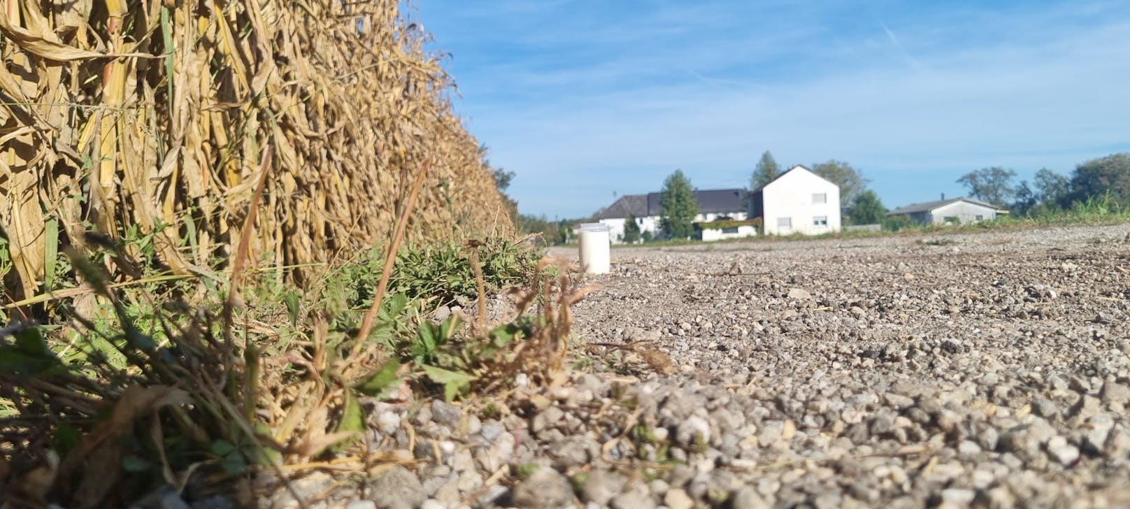 Am Ort der Attacke wurde am Montagnachmittag bereits eine Kerze aufgestellt.