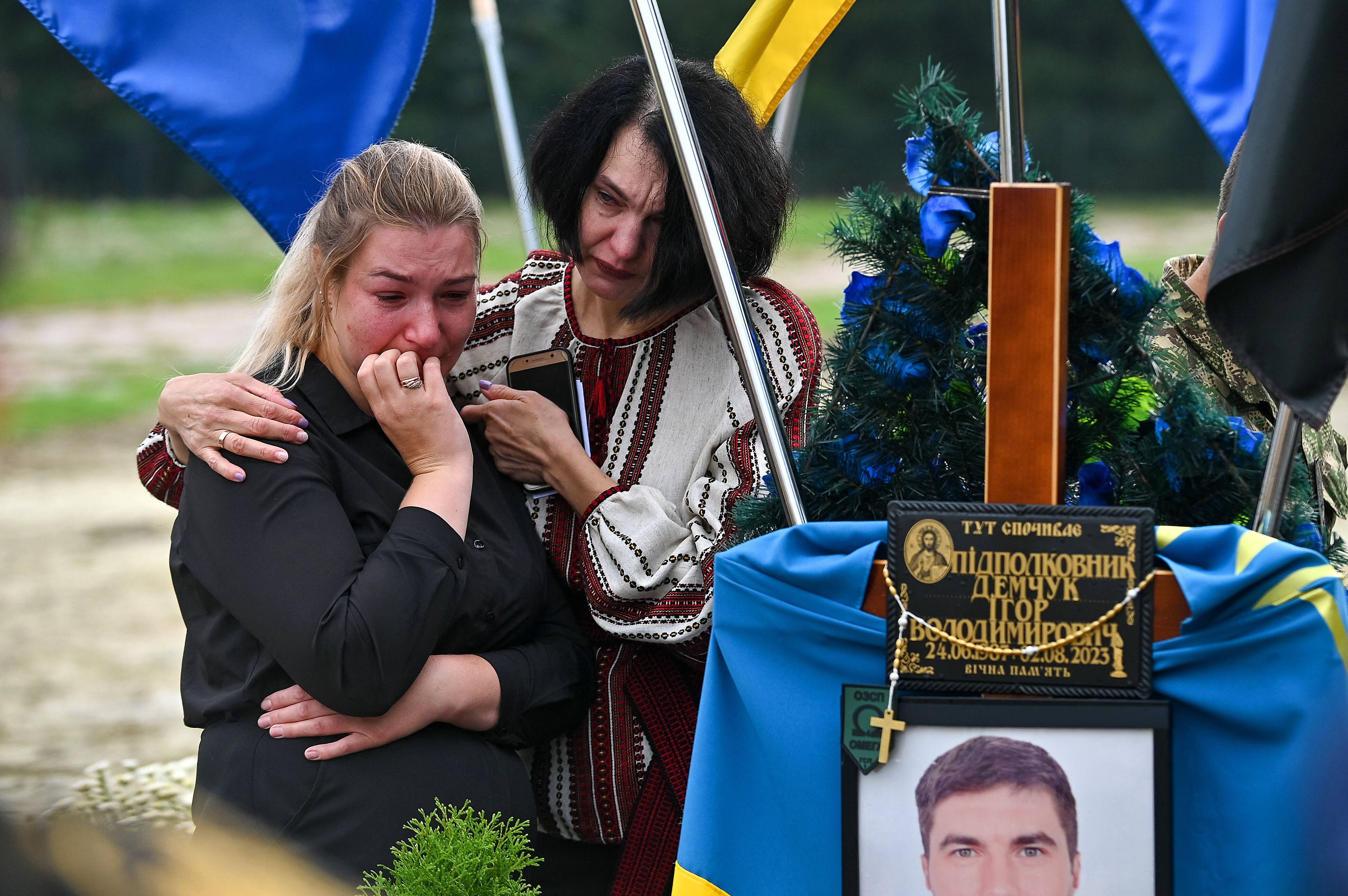 Die Verluste auf beiden Seiten sind enorm. Wladimir Putin hat mit seinem Einmarschbefehl bereits eine Viertel Million Menschen sinnlos in den Tod geschickt.