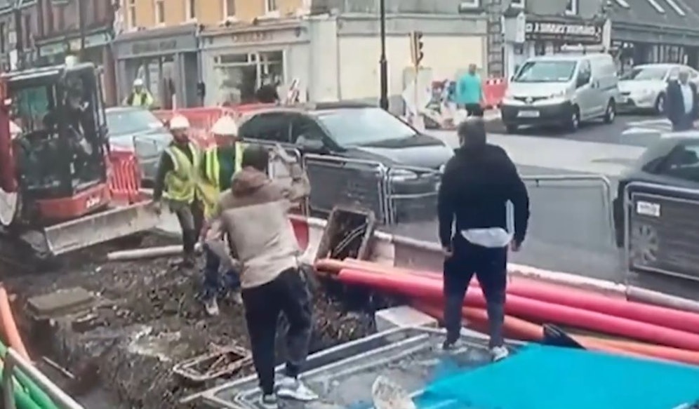 Zwei Bauarbeiter wurden von Brüdern attackierten.