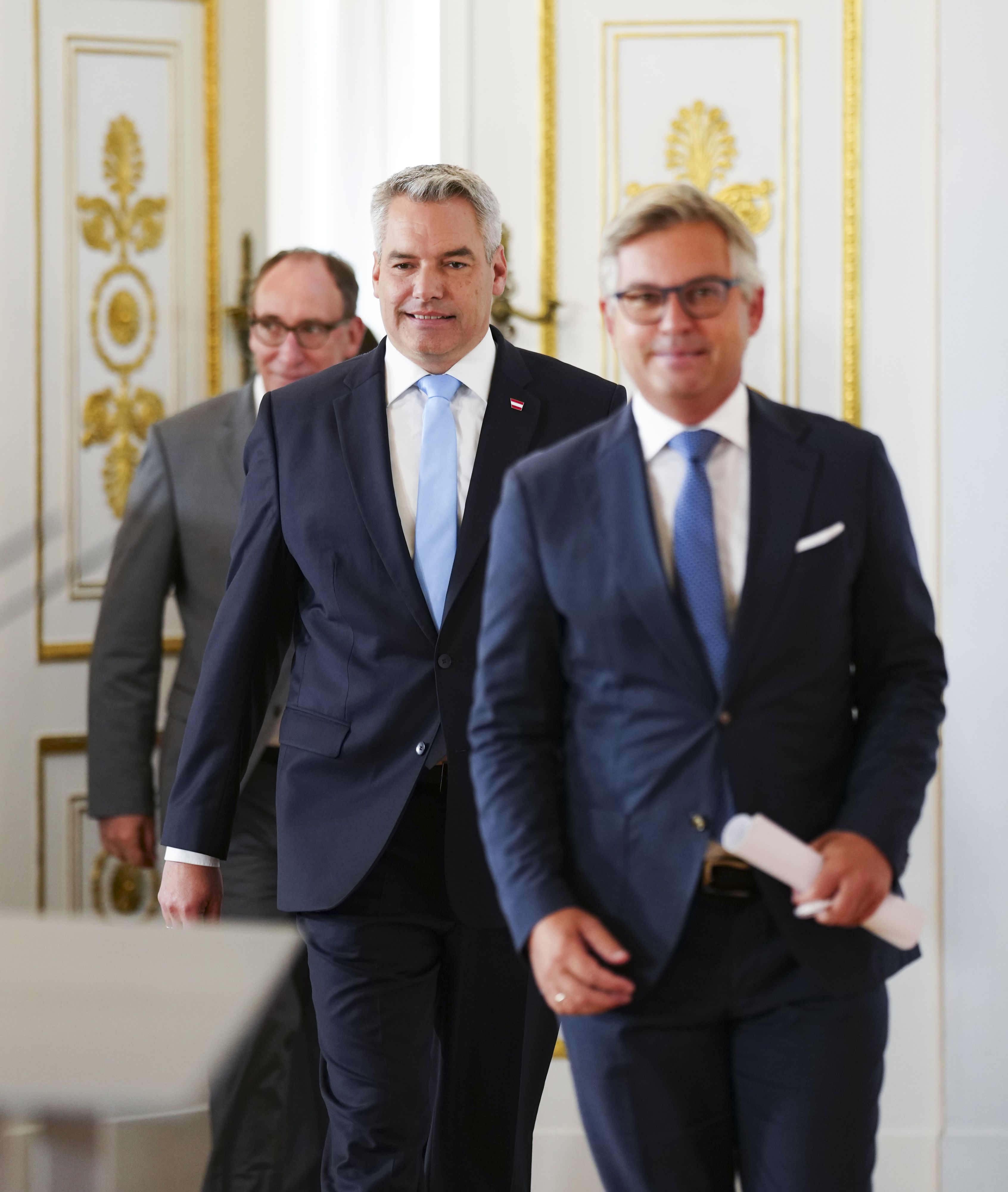 v.l.n.r. Gesundheitsminister Johannes Rauch (Grüne), Bundeskanzler Karl Nehammer (ÖVP) und Finanzminister Magnus Brunner (ÖVP).