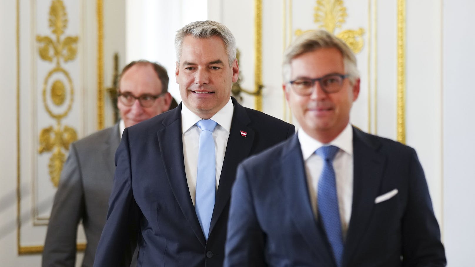 v.l.n.r. Gesundheitsminister Johannes Rauch (Grüne), Bundeskanzler Karl Nehammer (ÖVP) und Finanzminister Magnus Brunner (ÖVP).