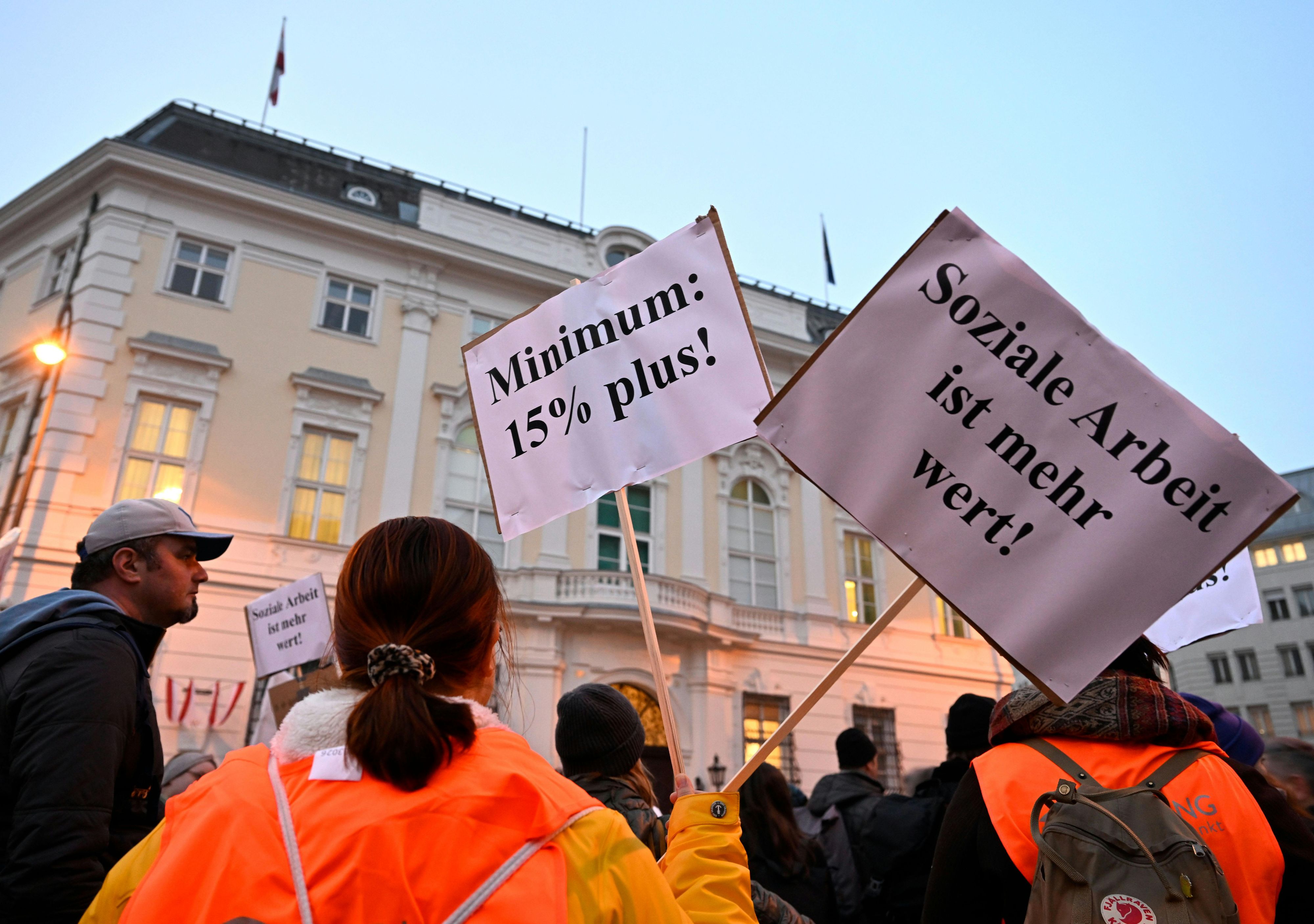 Öffentliche Betriebsversammlung und Demo der Sozialwirtschaft im November 2022 in Wien. Machen die Arbeitnehmer auch heuer Druck?