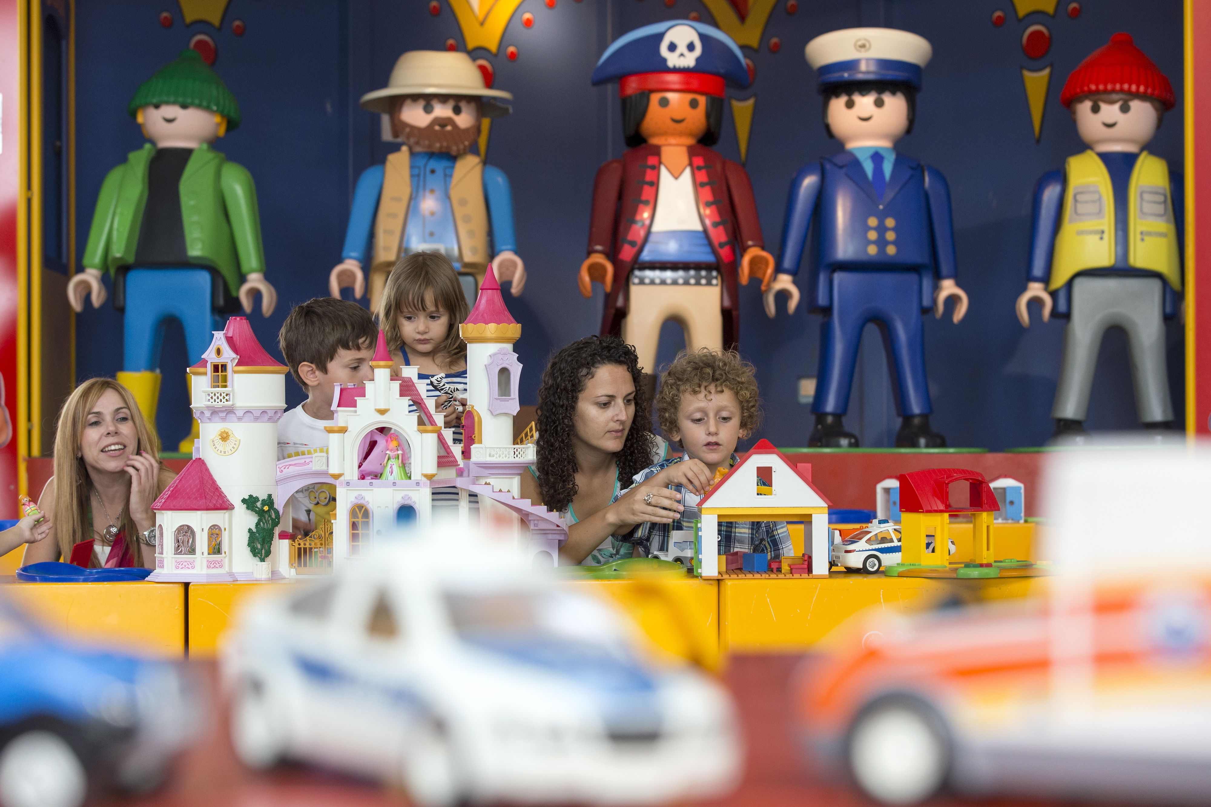 Viele kennen die kleinen Playmobil-Plastikfiguren noch aus der mehr oder weniger entfernten Kindheit.