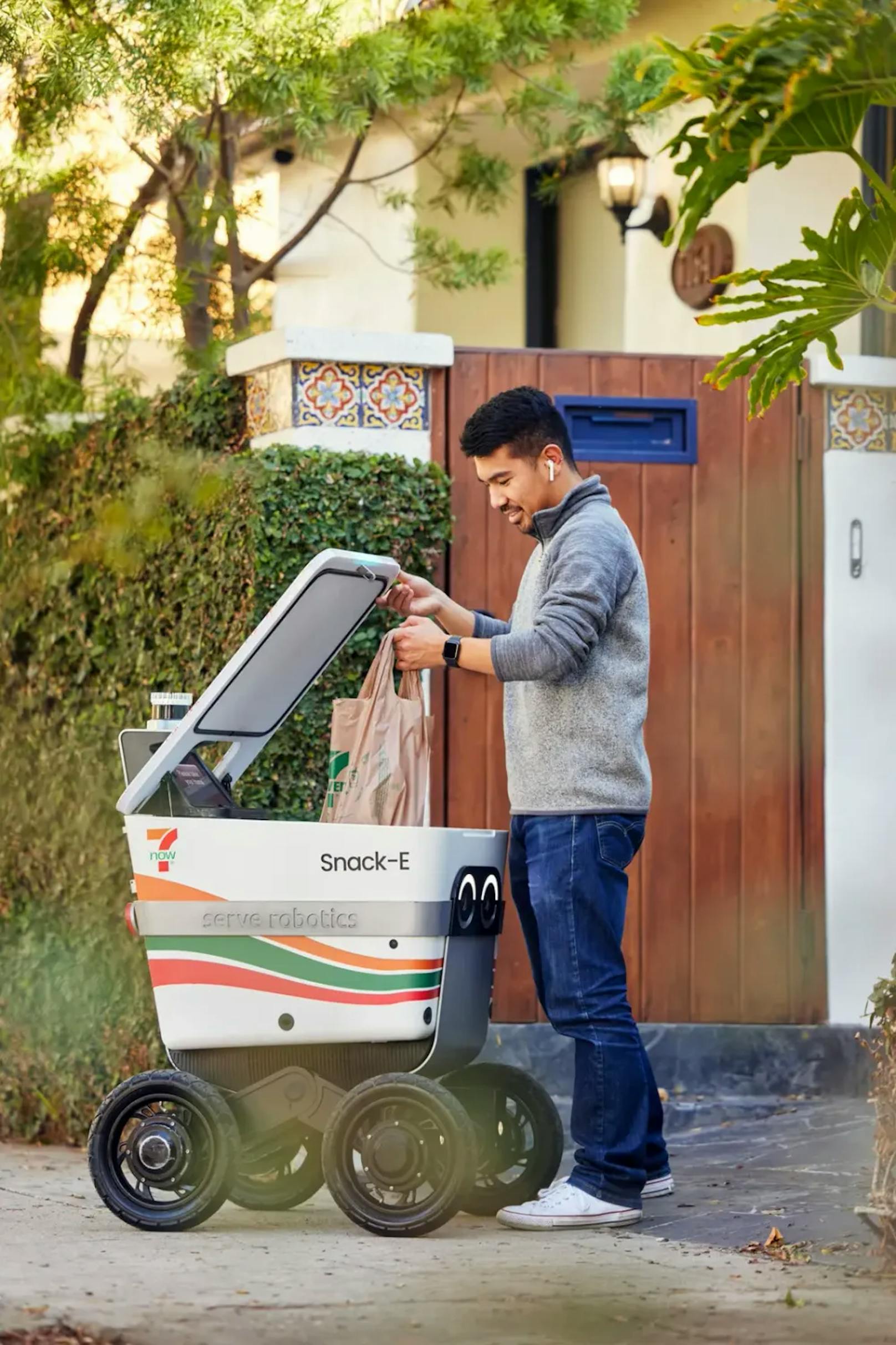 Der Roboter mit dem Namen "Francisco" liefert derweil weiter Essen in Los Angeles aus.