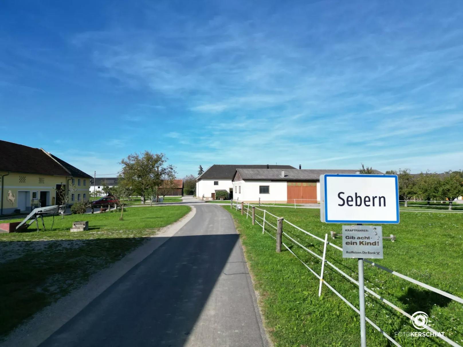 Aufgrund der bisherigen Erhebungen dürfte die Hundehalterin ihren Hund / ihre Hunde an der Leine geführt haben, sie dürften jedoch keinen Maulkorb getragen haben.