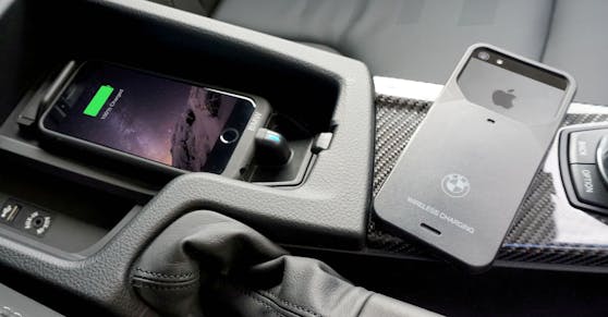 Takové bezdrátové nabíjecí stanice v BMW v současné době způsobují problémy s iPhone 15. 