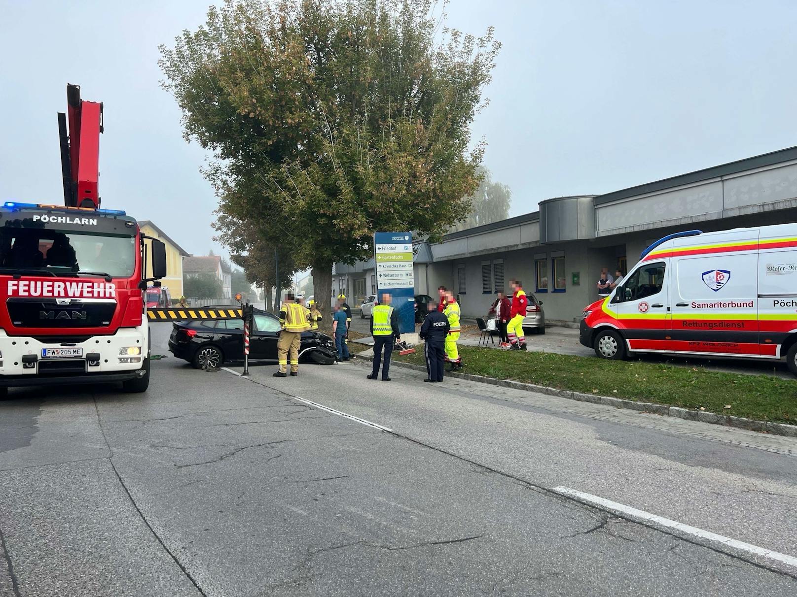 Zwei Personen wurden mit schweren Verletzungen in ein Klinikum gebracht.